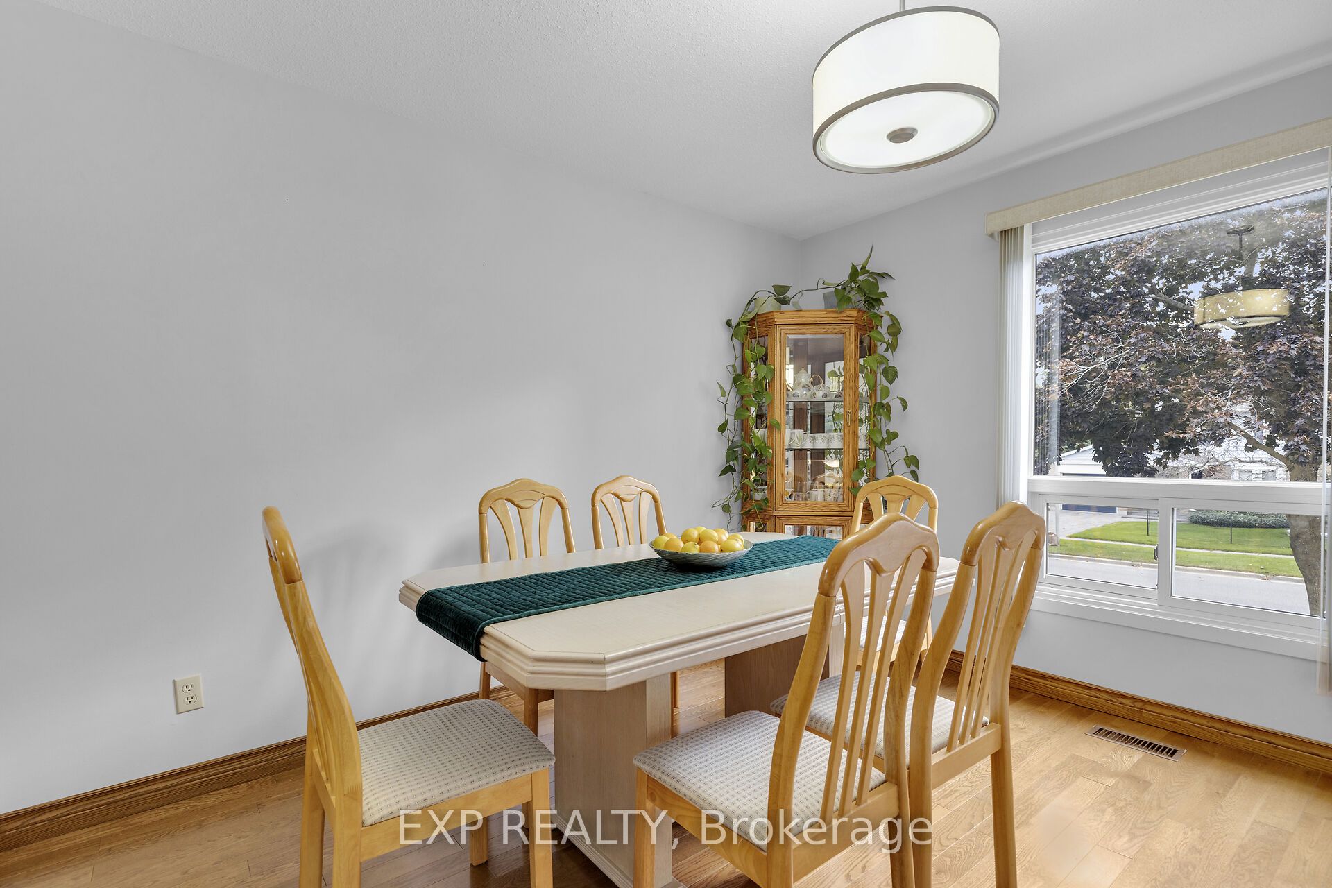 1729 Aldersbrook Road Property Photo 6