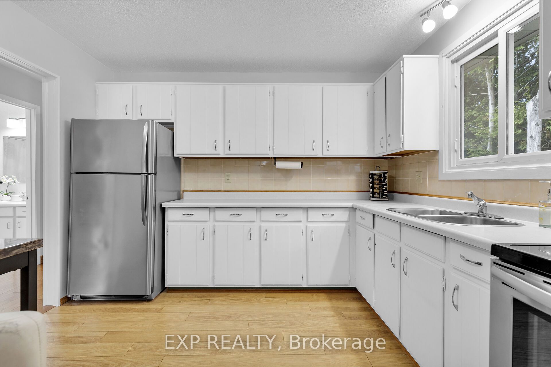 1729 Aldersbrook Road Property Photo 8