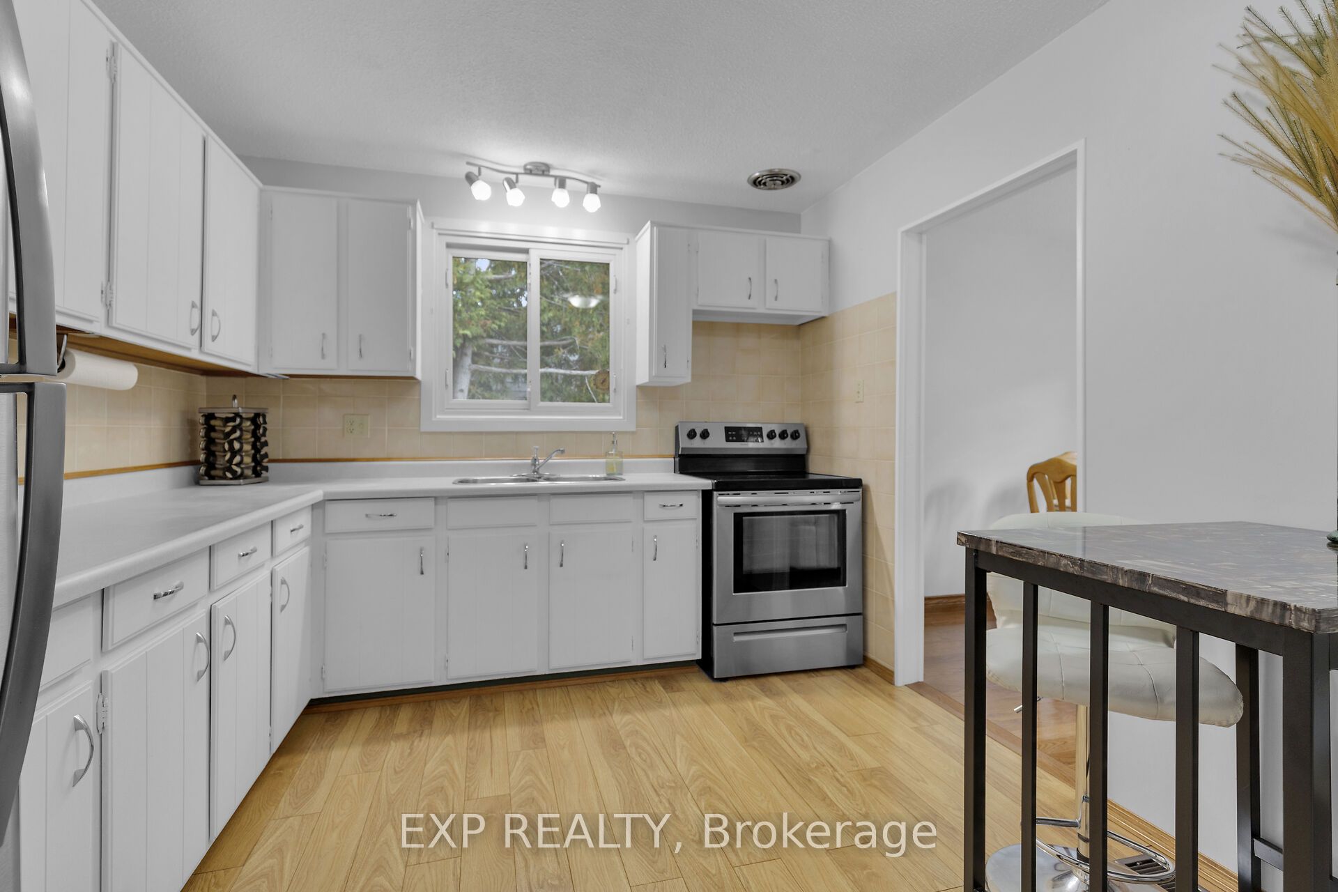 1729 Aldersbrook Road Property Photo 9