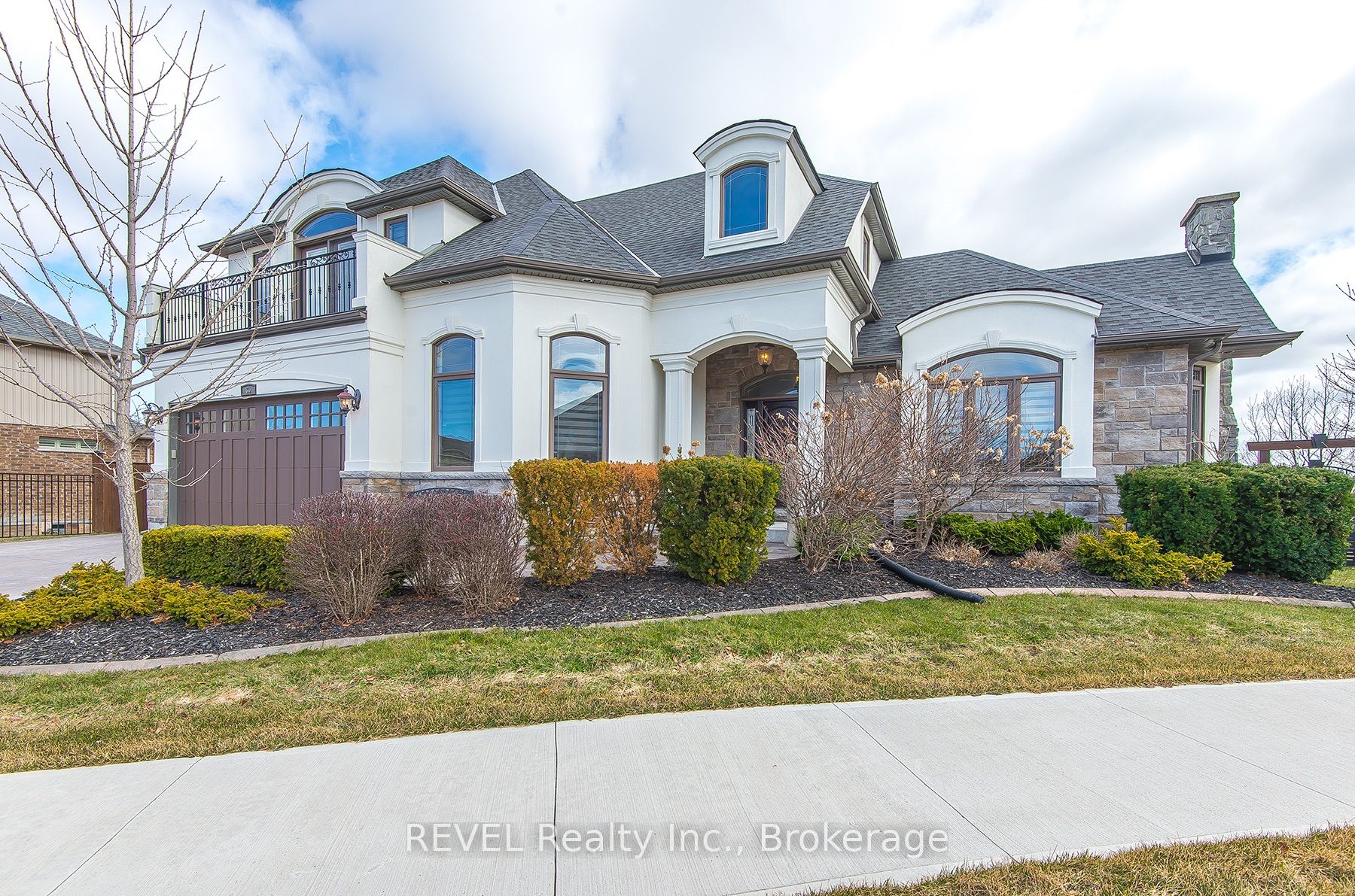 60 Mackenzie King Avenue Property Photo 2