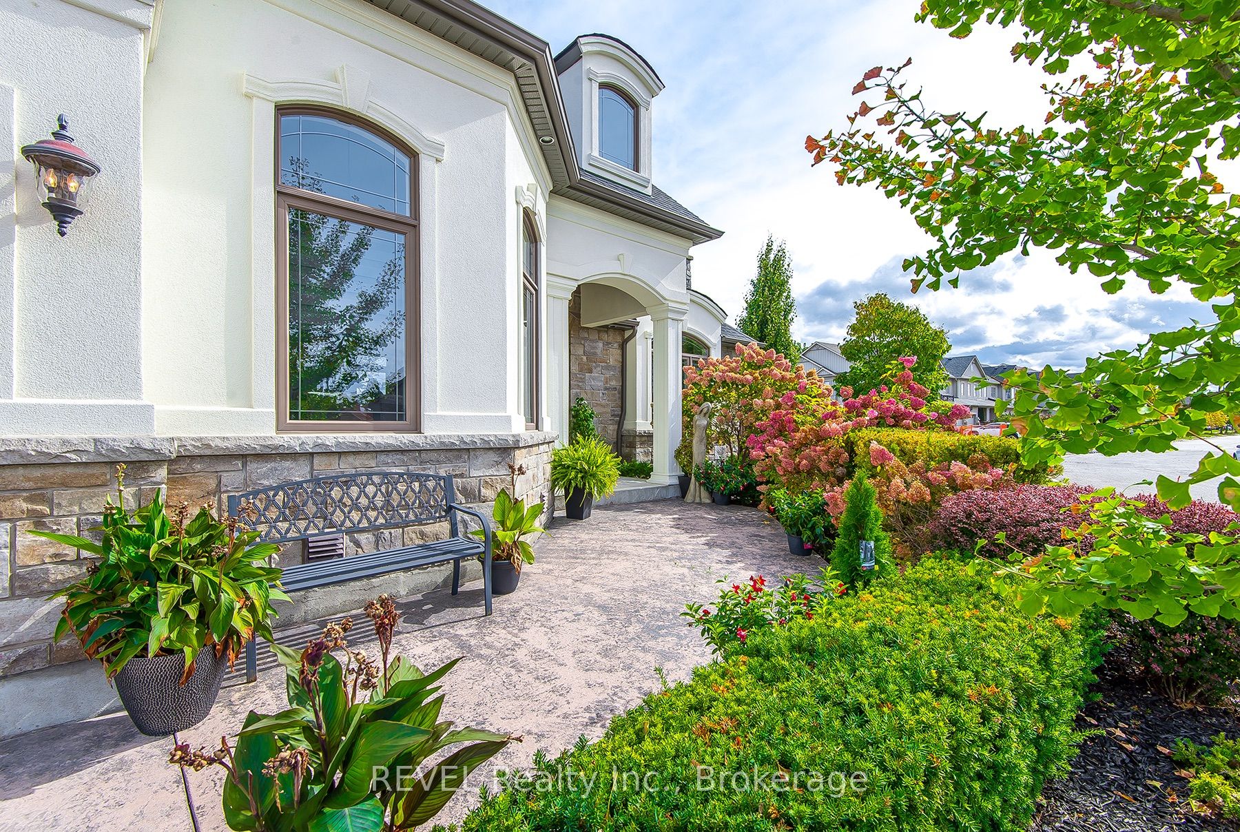 60 Mackenzie King Avenue Property Photo 3