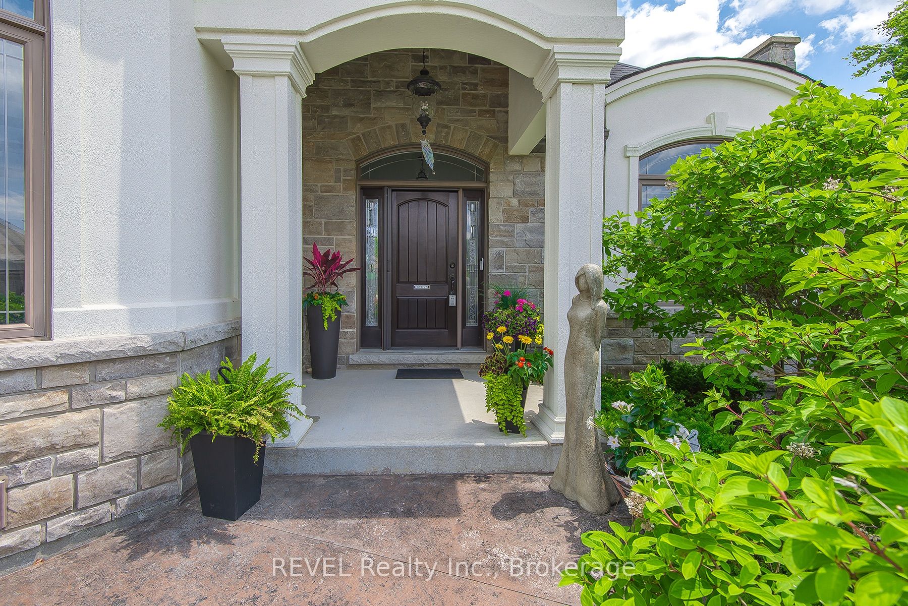 60 Mackenzie King Avenue Property Photo 4