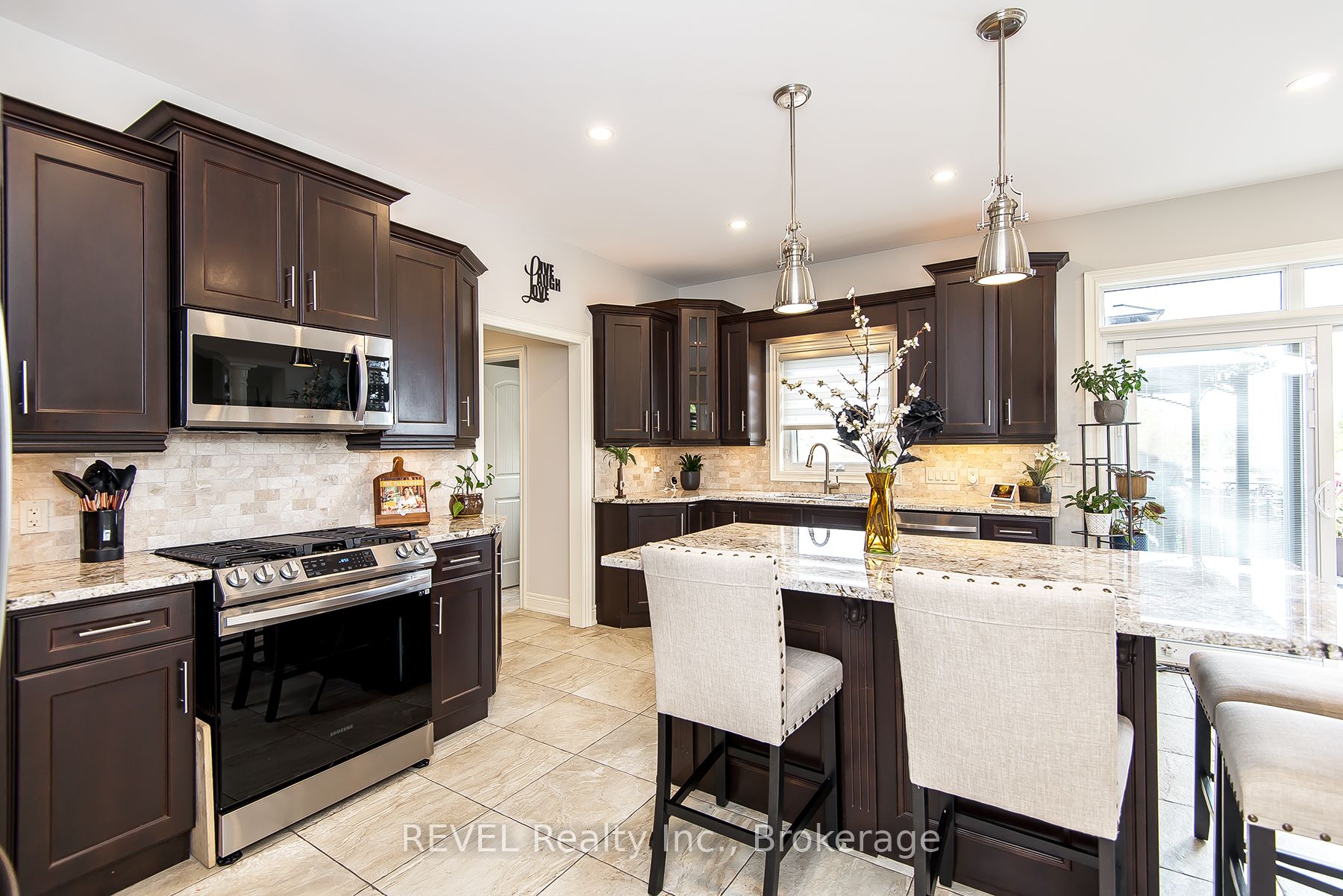 60 Mackenzie King Avenue Property Photo 10