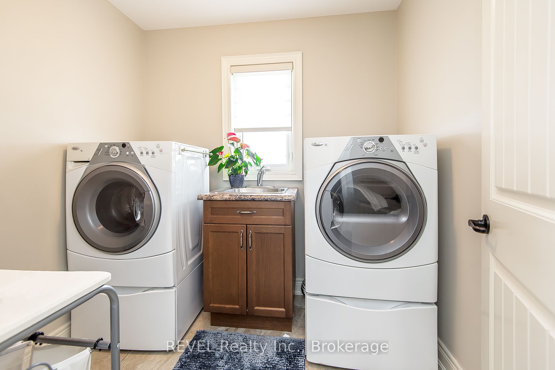60 Mackenzie King Avenue Property Photo 17