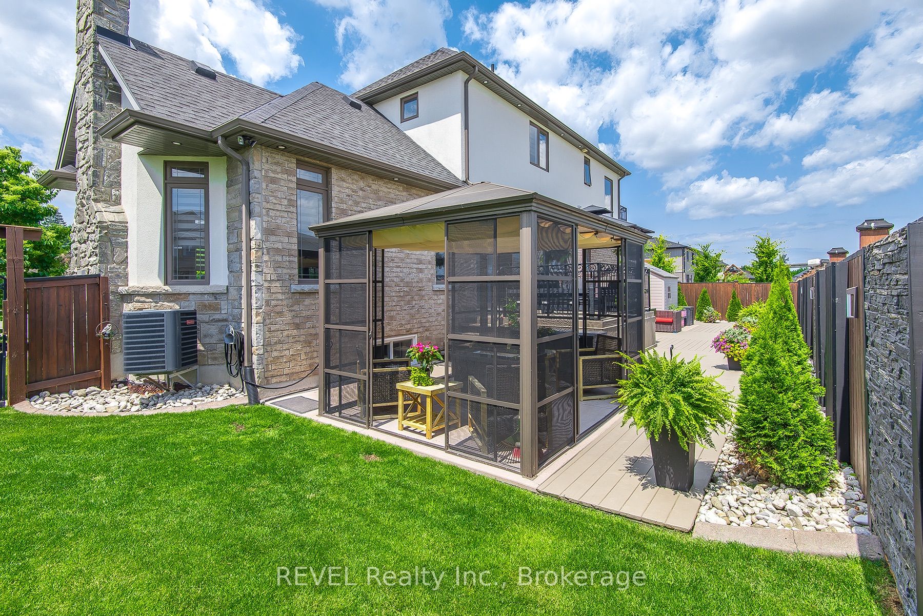 60 Mackenzie King Avenue Property Photo 45