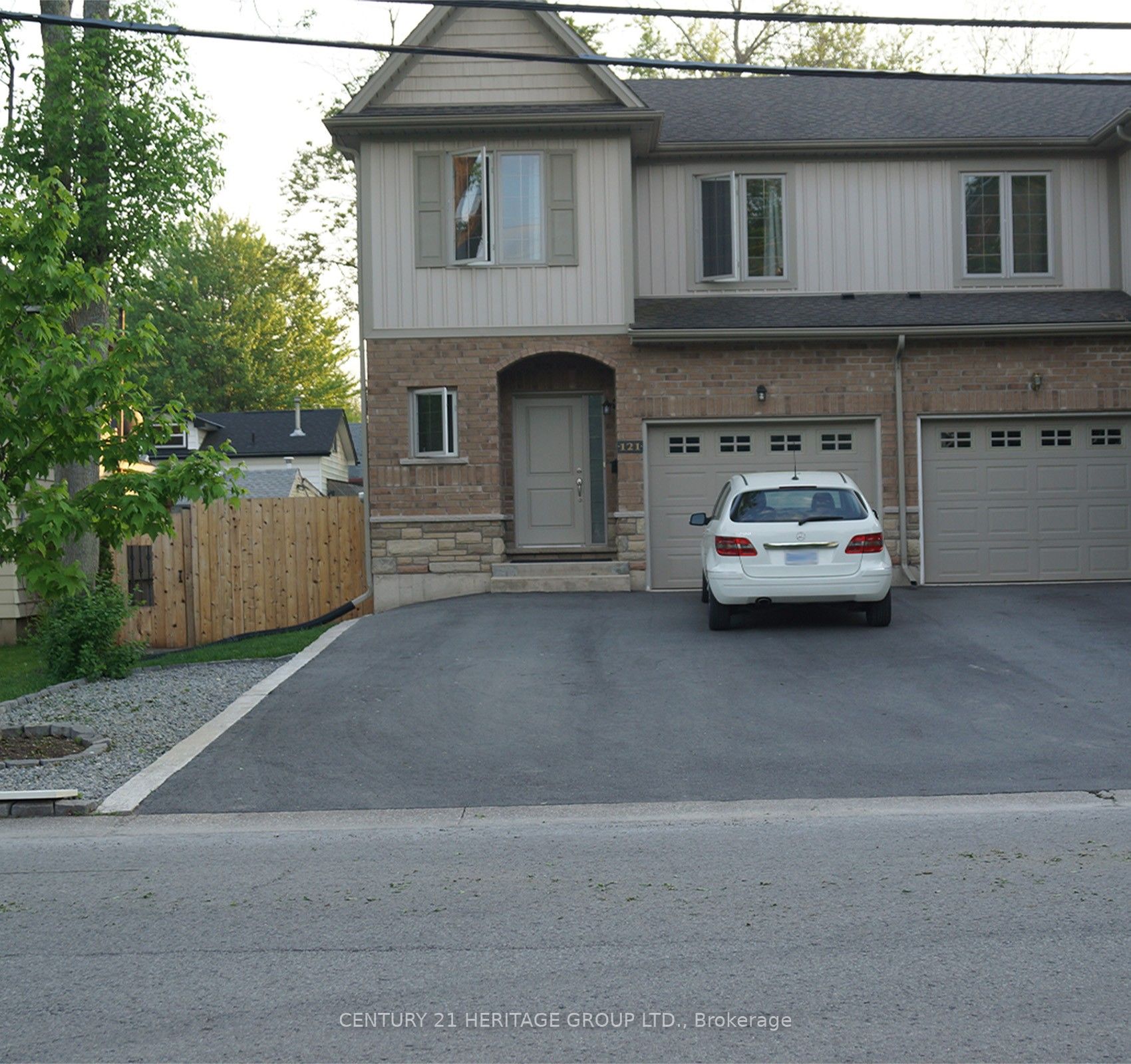 121 Albert St Property Photo
