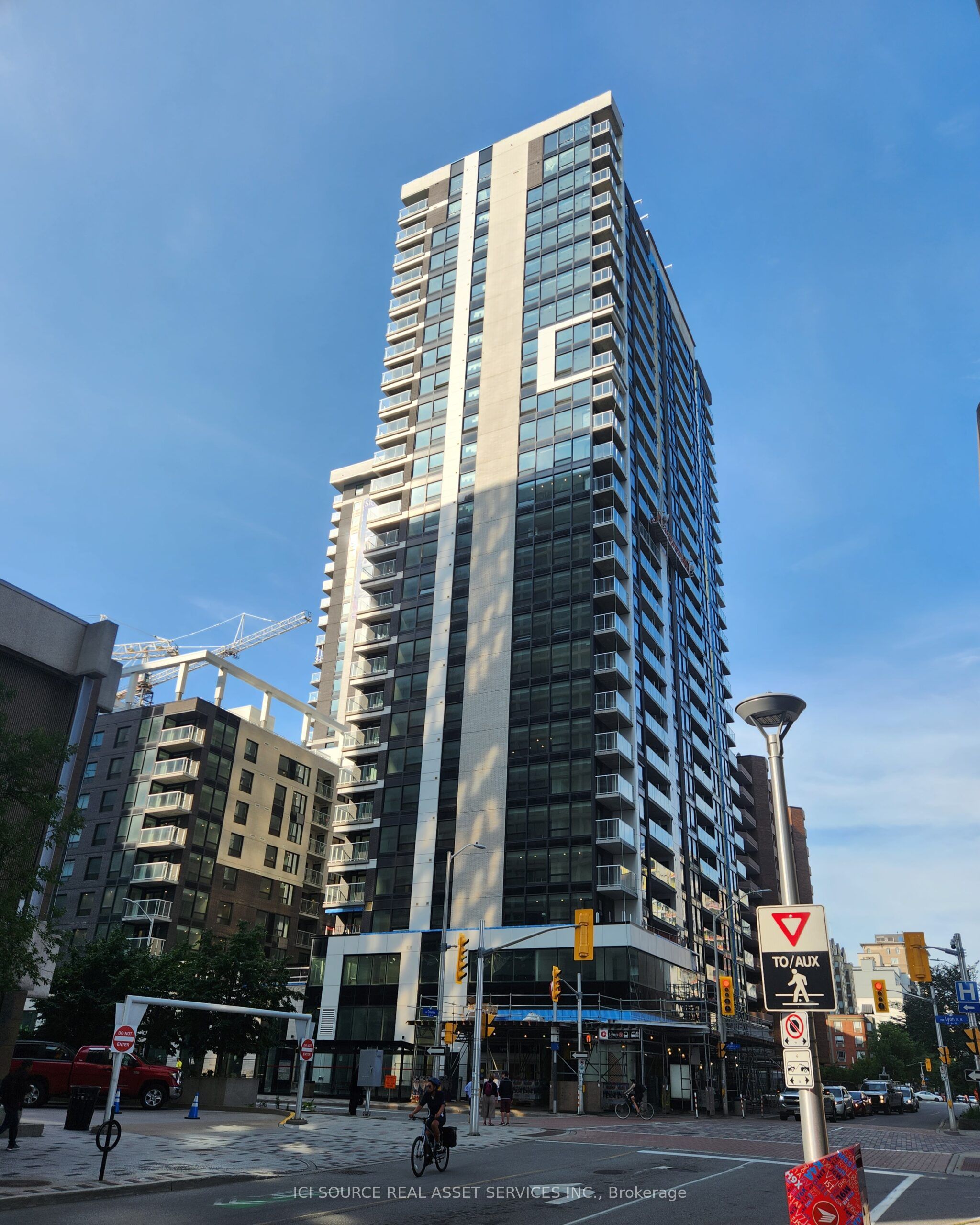 340 Queen Street 1009 Property Photo 3