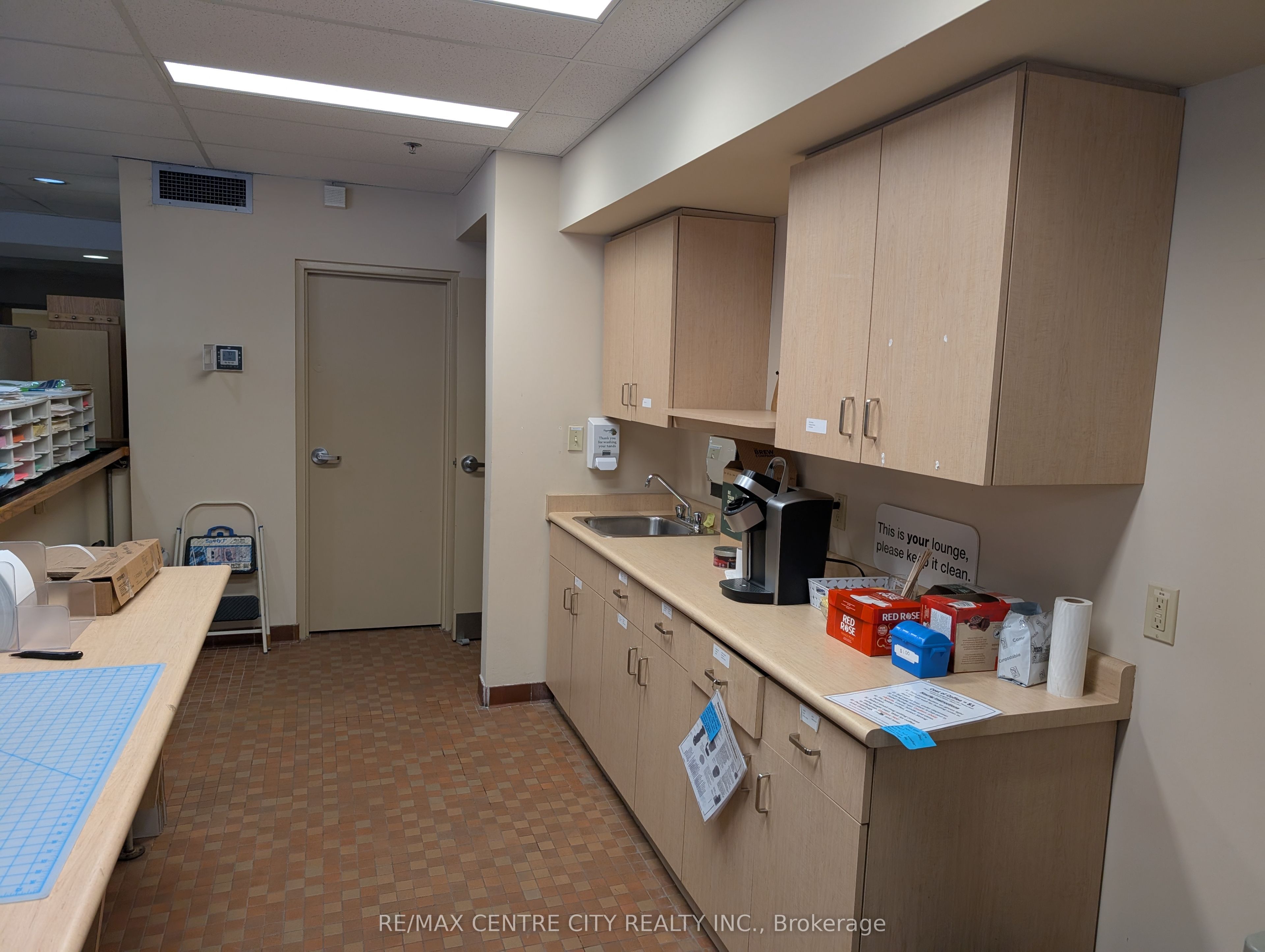 #220 - 379 Dundas Street Property Photo 4