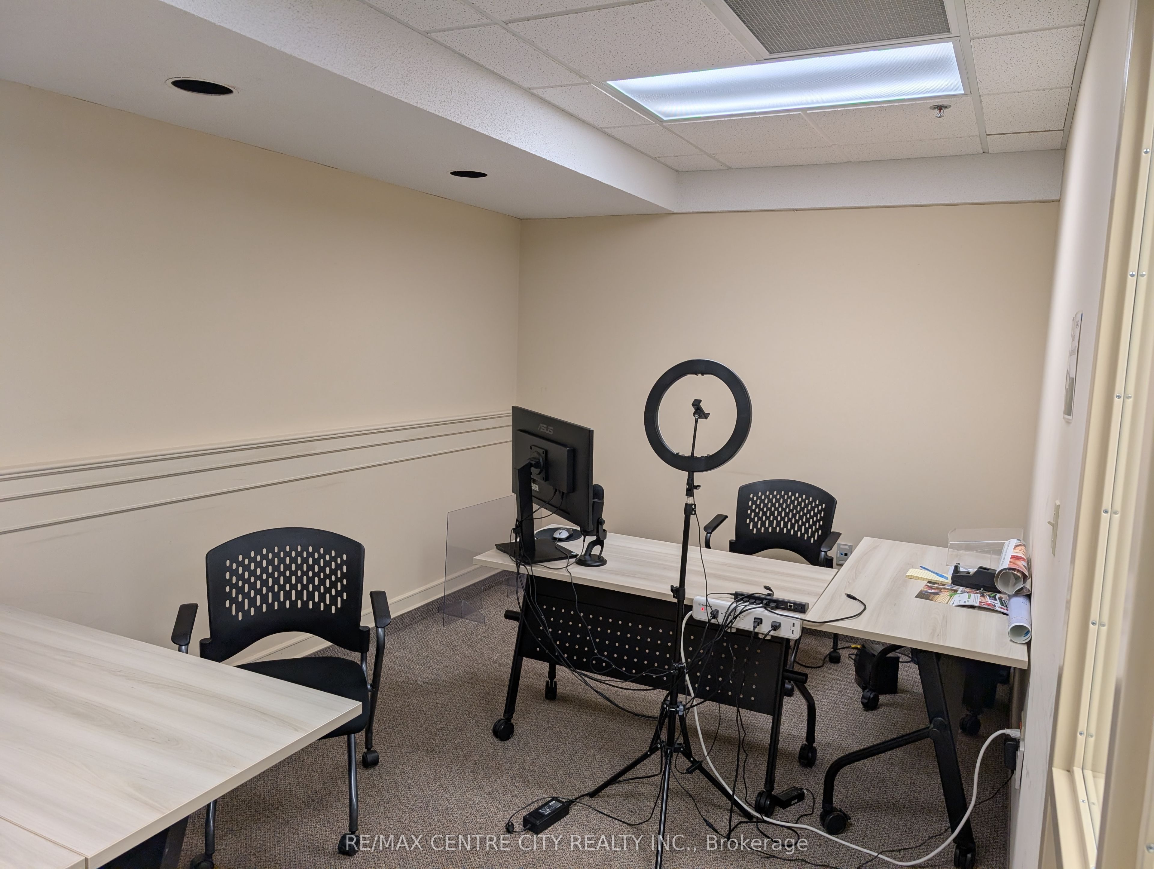 #220 - 379 Dundas Street Property Photo 11