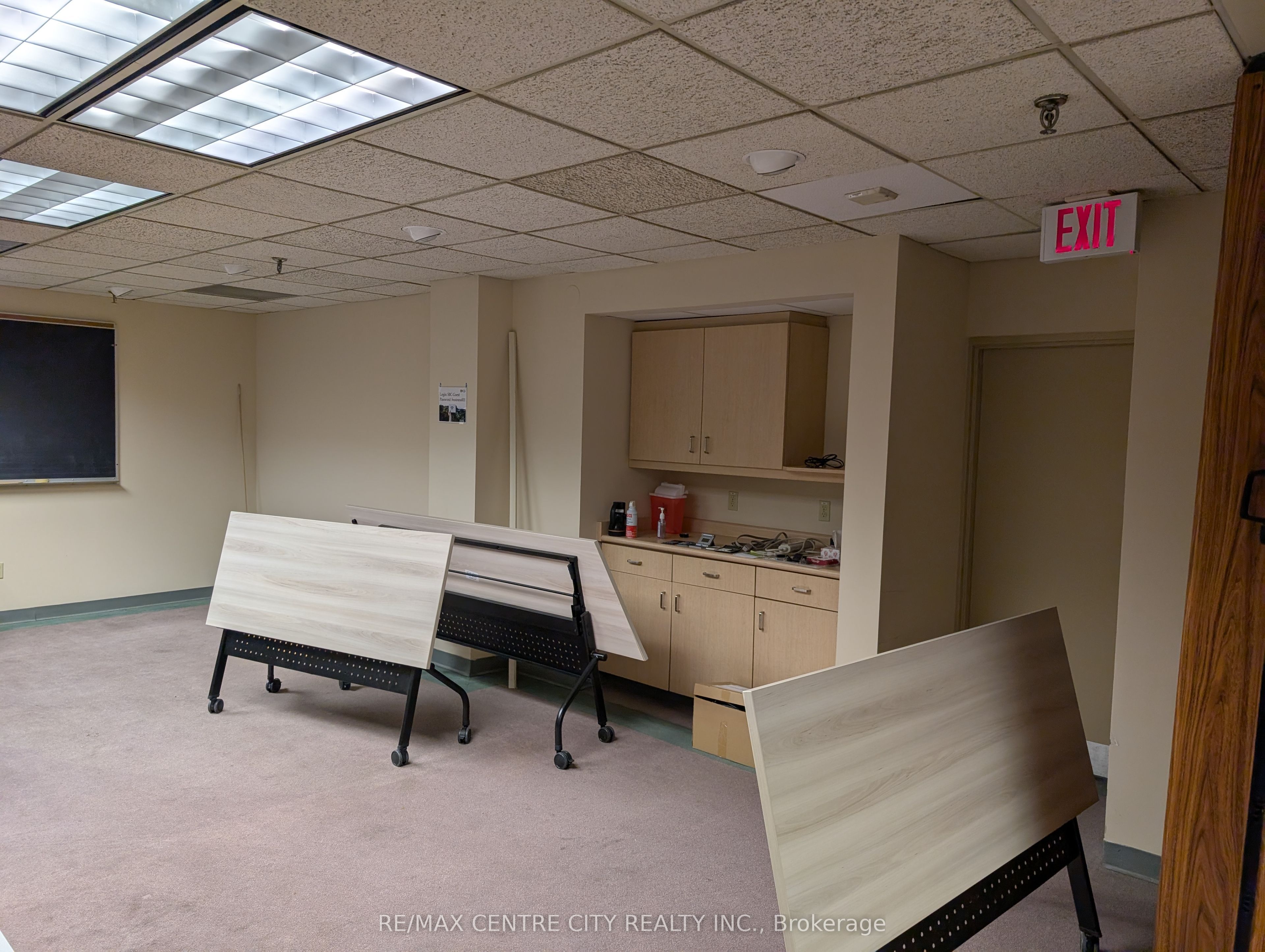 #remarks - 379 Dundas Street Property Photo 6