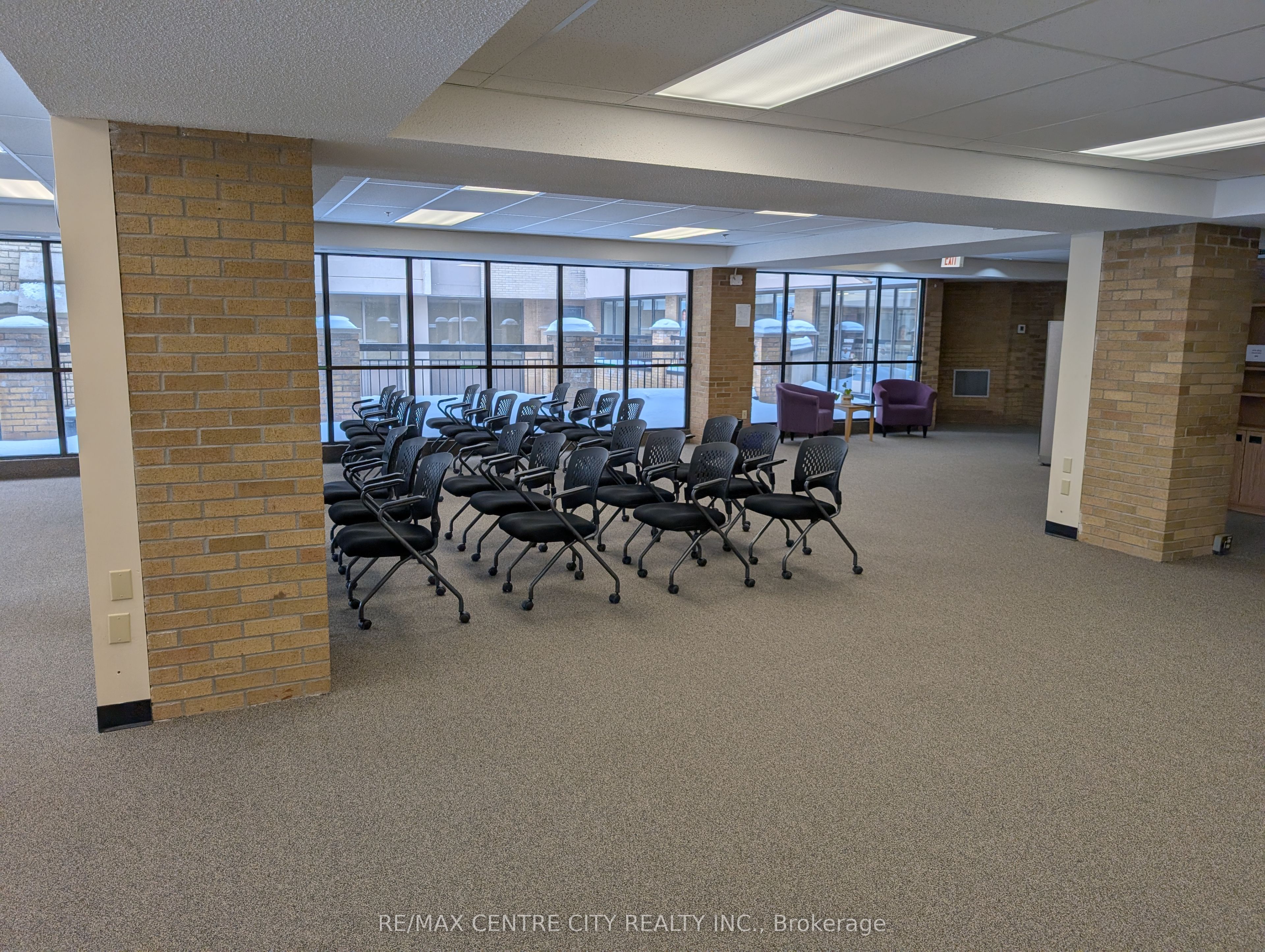 #remarks - 379 Dundas Street Property Photo 16