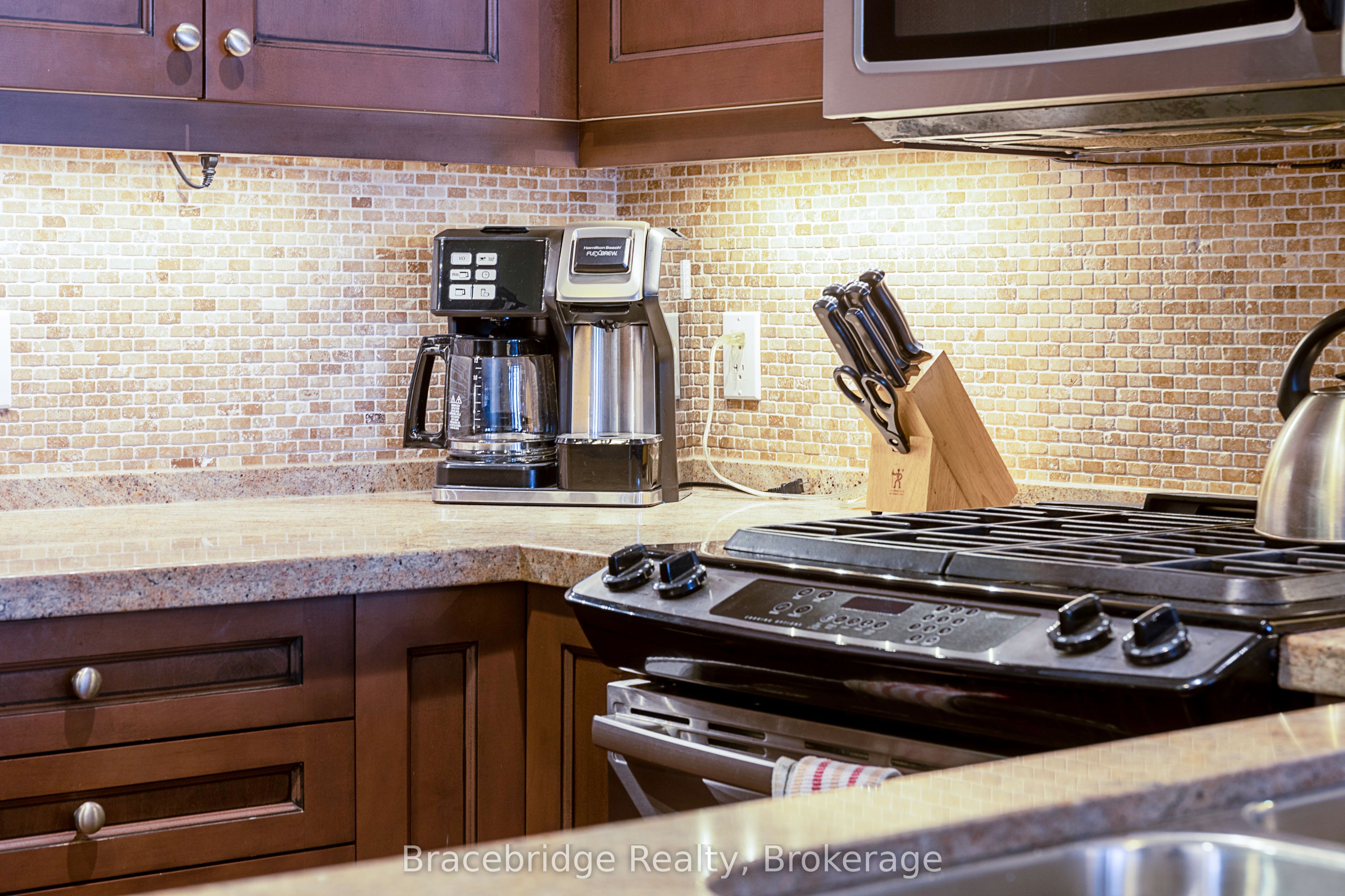1869 Muskoka 118 Road W L201-a2 Property Photo 6