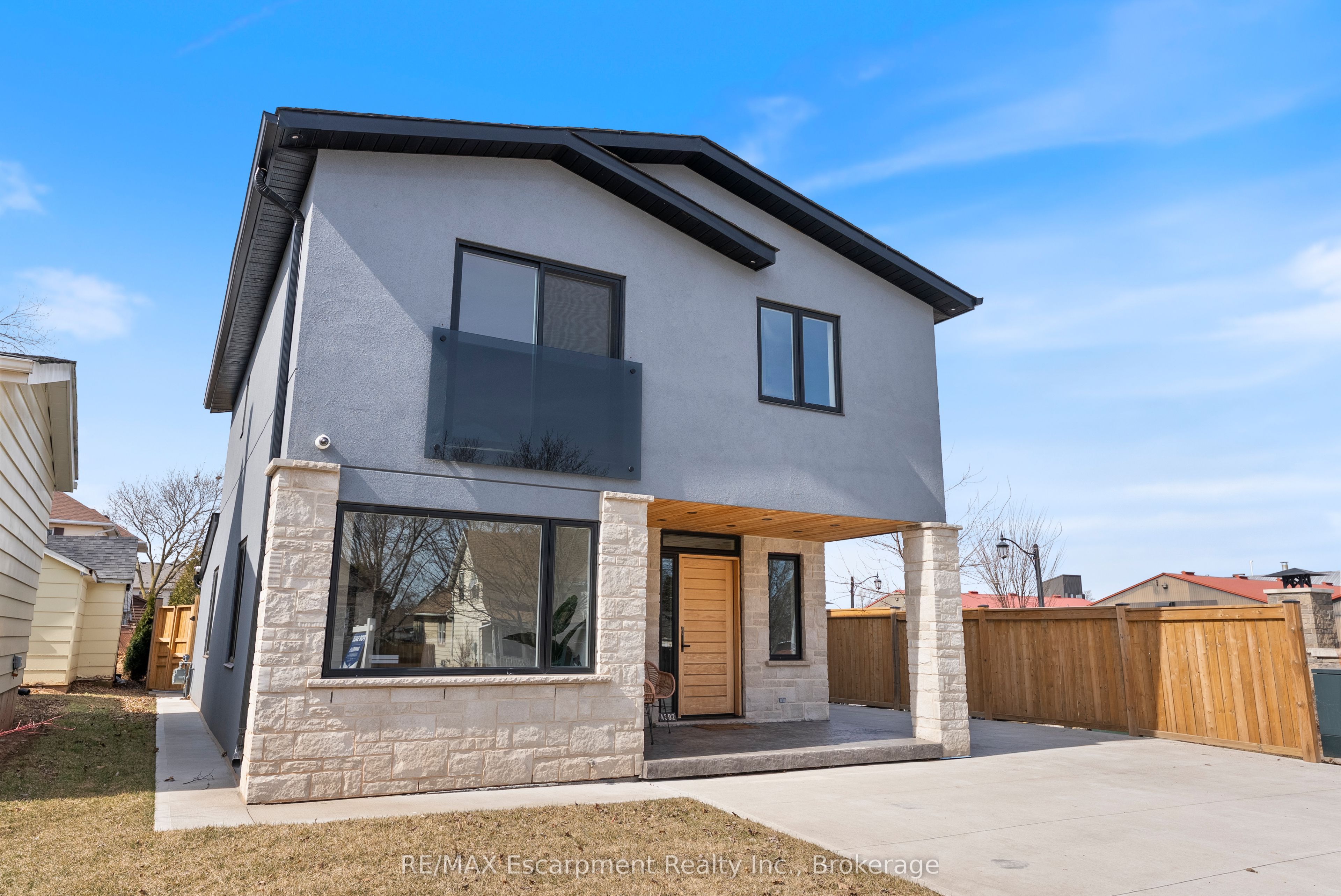 4392 Ontario Street Property Photo
