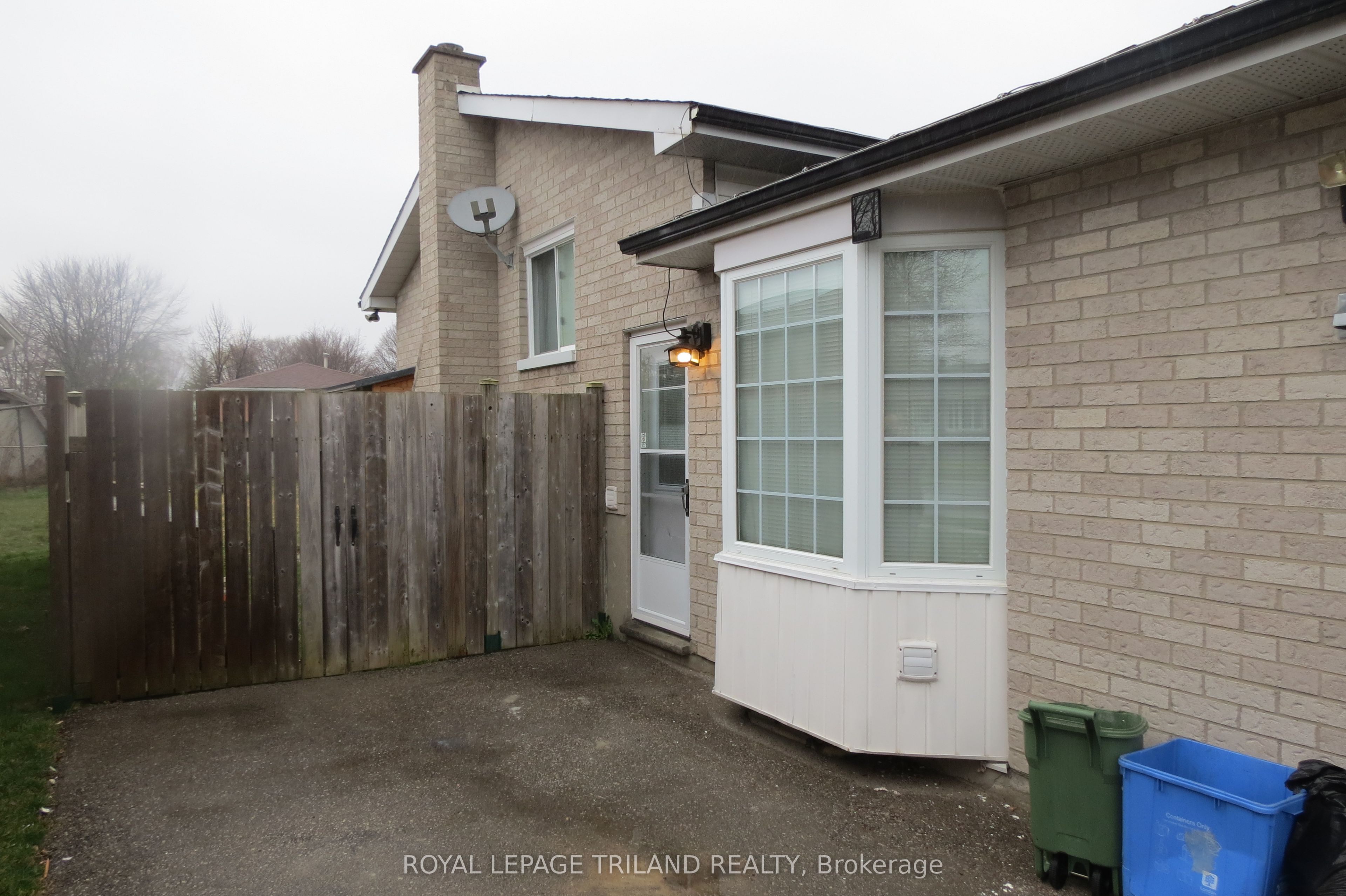 76 Ardsley Road Lower Property Photo 2