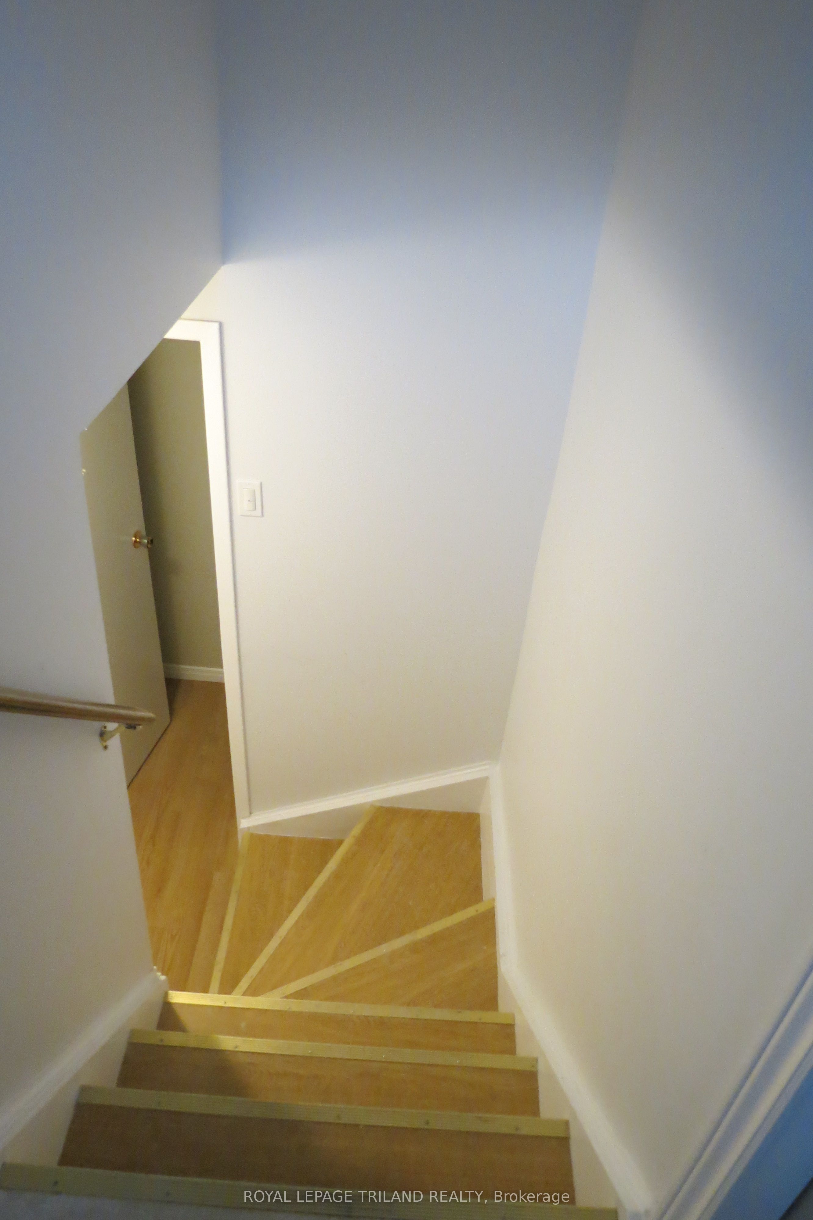 76 Ardsley Road Lower Property Photo 4