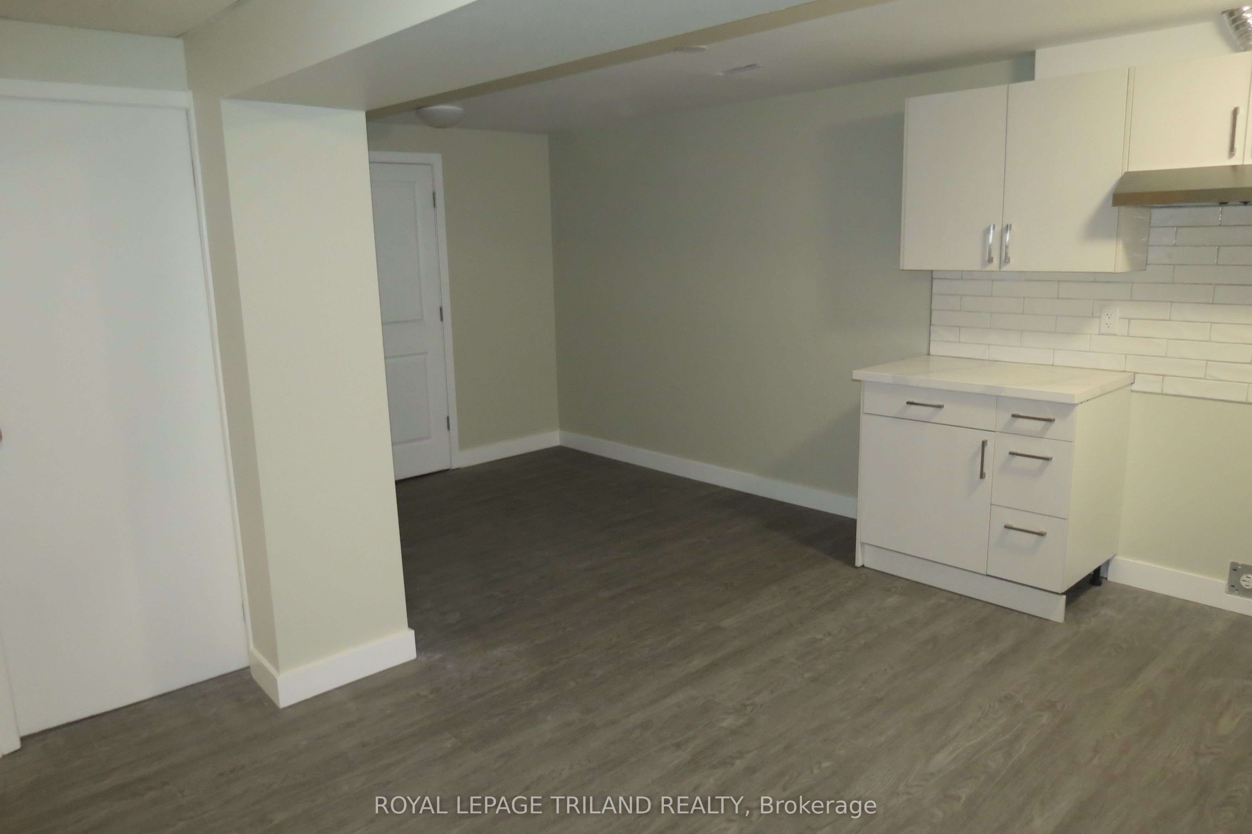 76 Ardsley Road Lower Property Photo 8