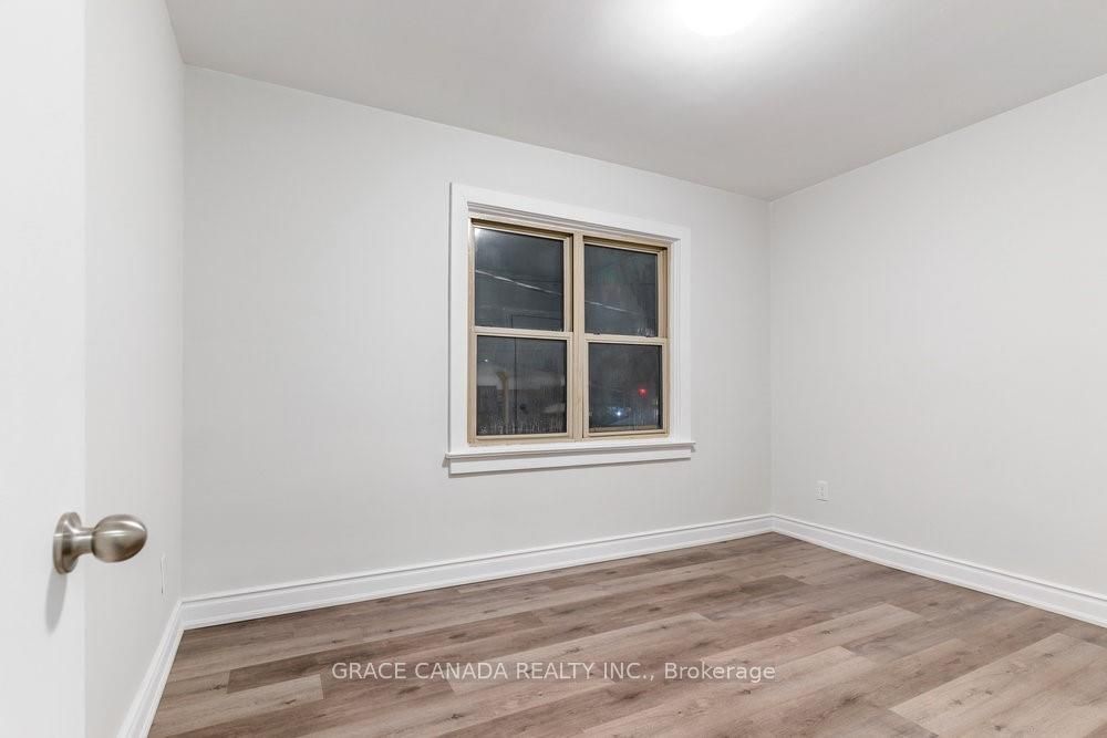 598 Upper James Street Property Photo 8