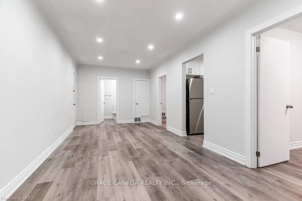 598 Upper James Street Property Photo 16