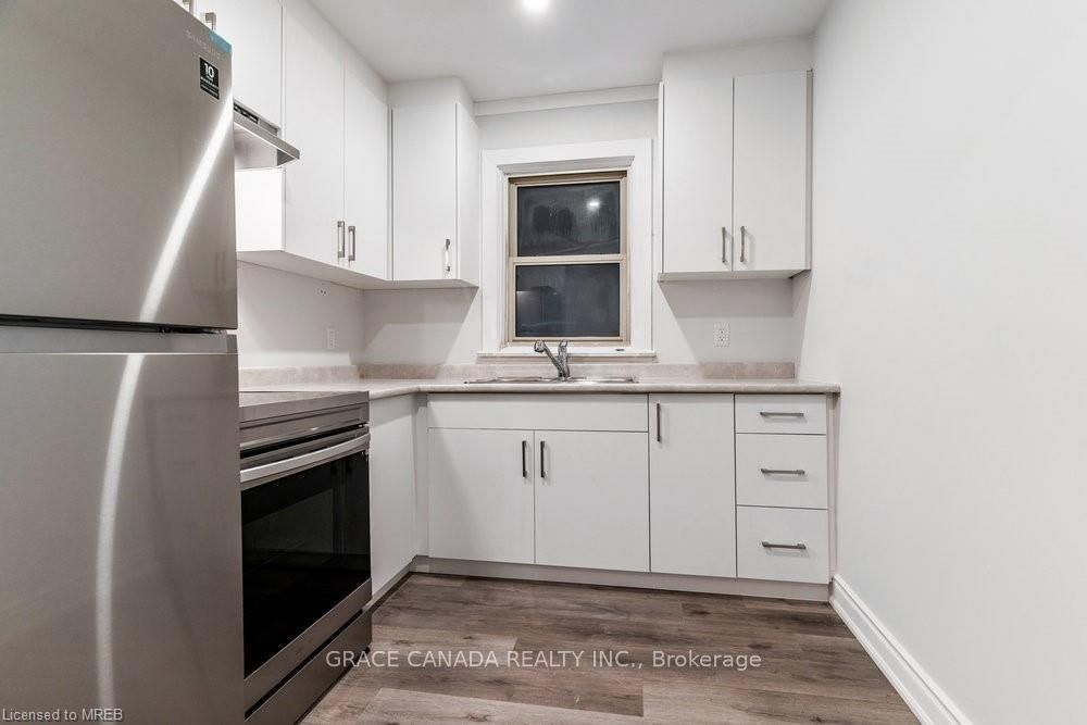 598 Upper James Street Property Photo 17