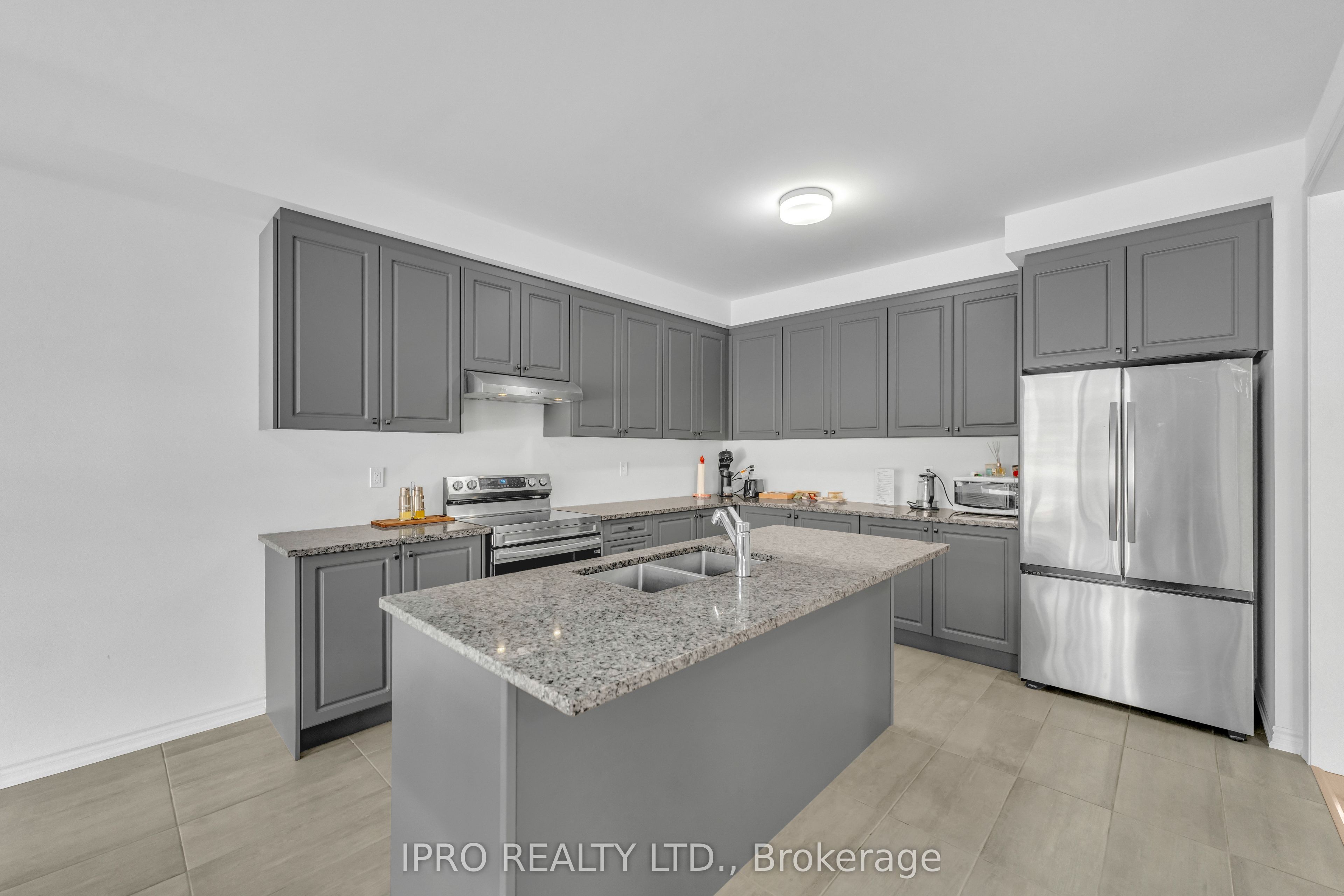 1033 Trailsview Avenue Property Photo 8