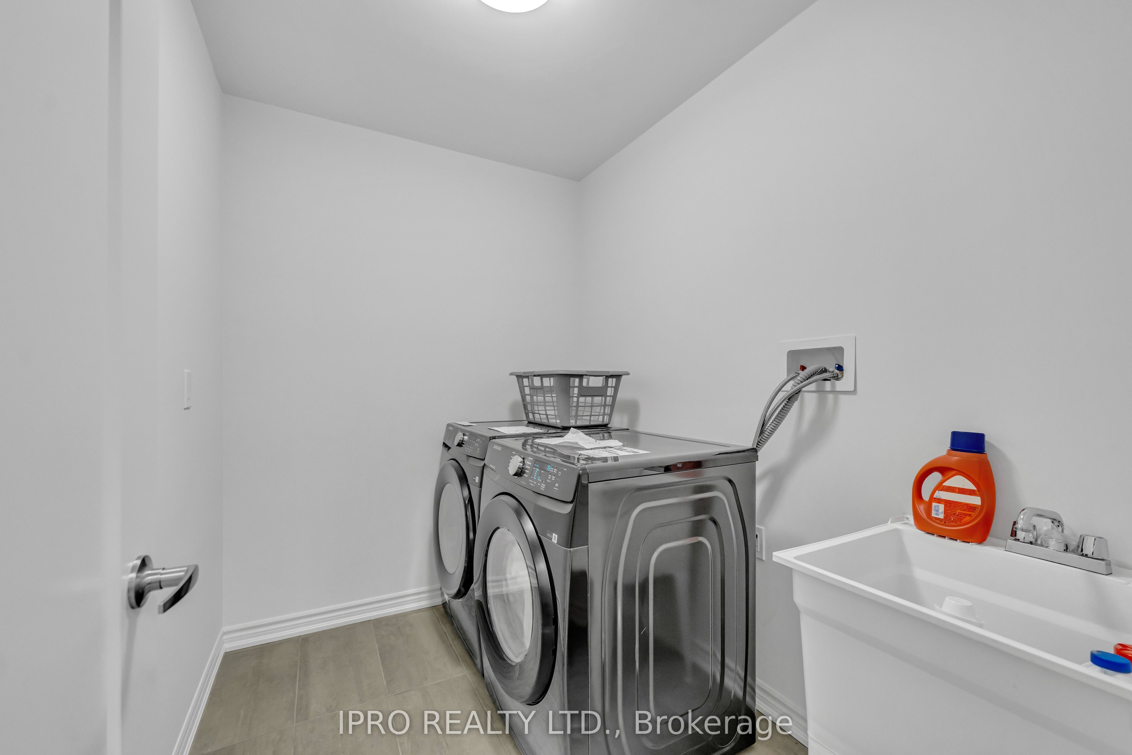1033 Trailsview Avenue Property Photo 40