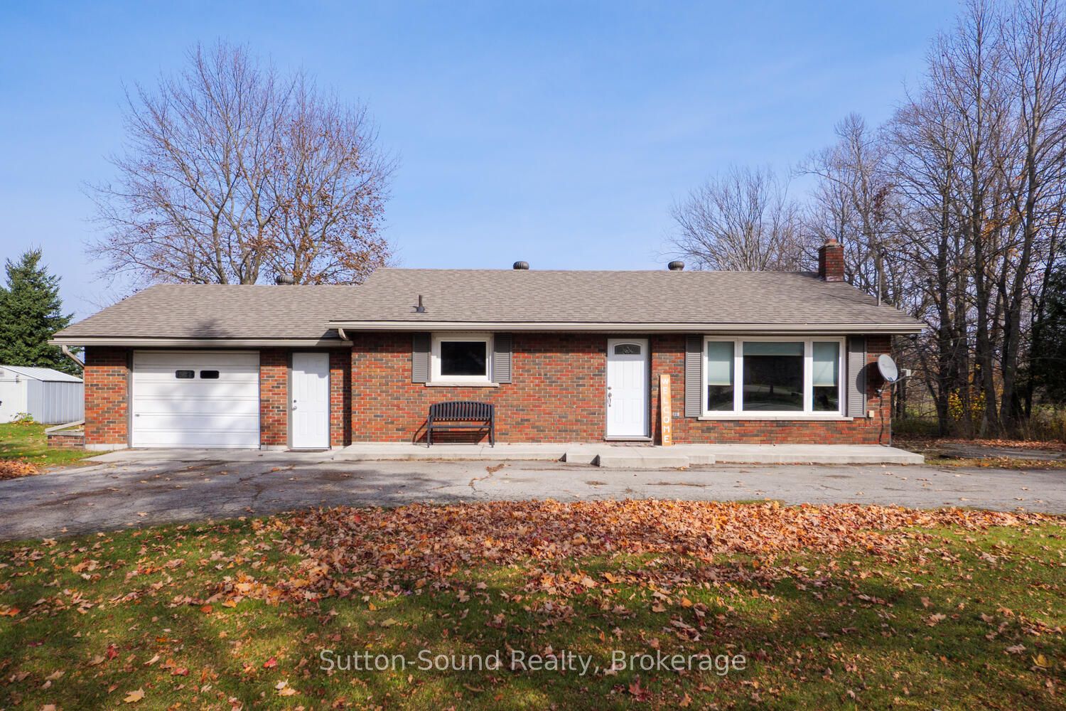718489 6 Highway Property Photo