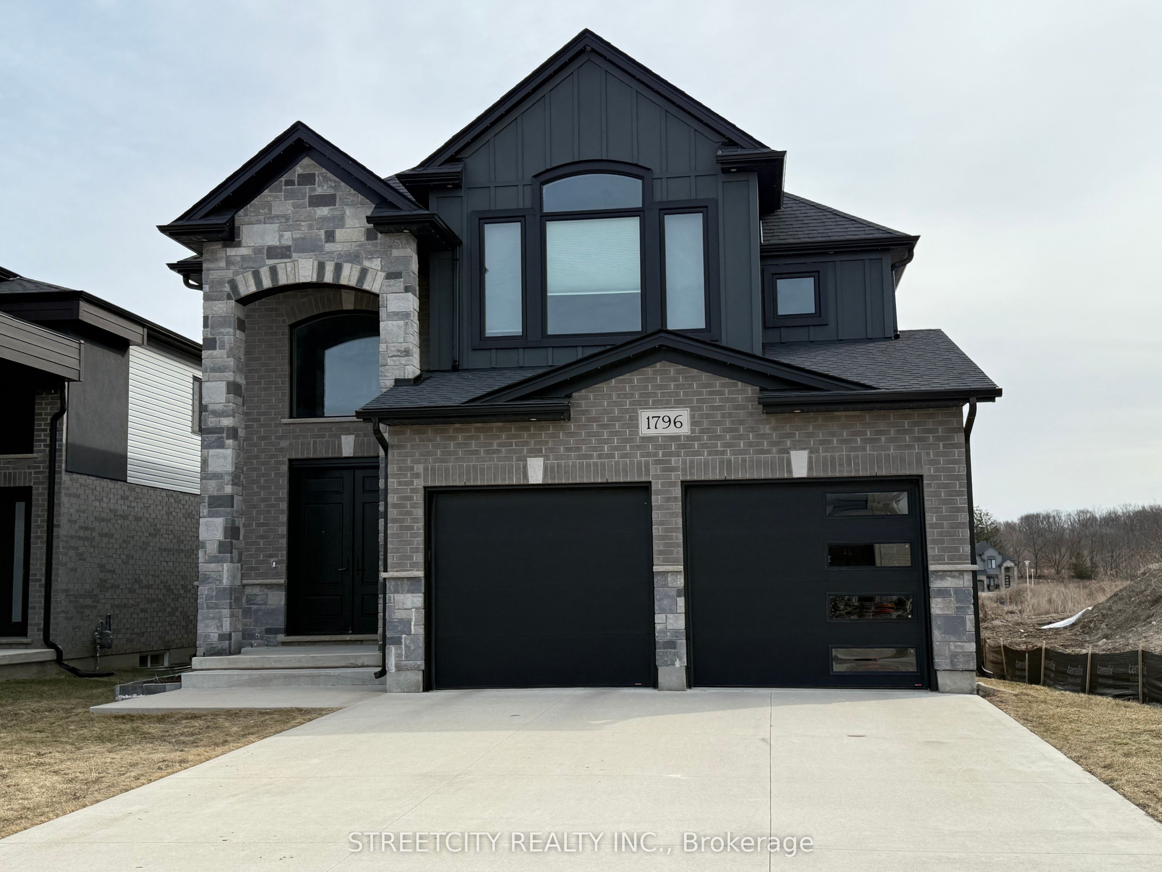 1796 Brayford Avenue Property Photo
