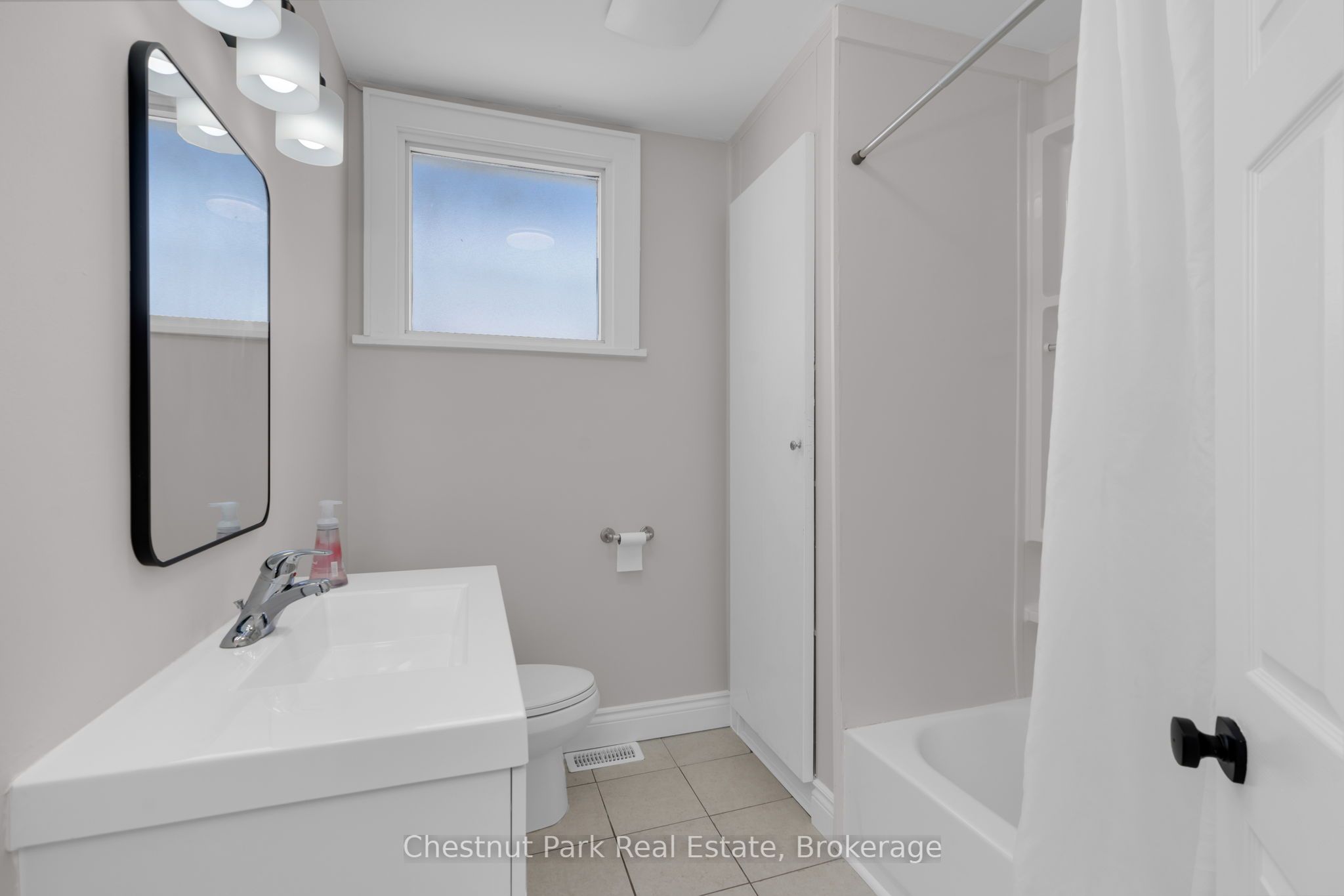 16 Trowbridge Street Property Photo 13