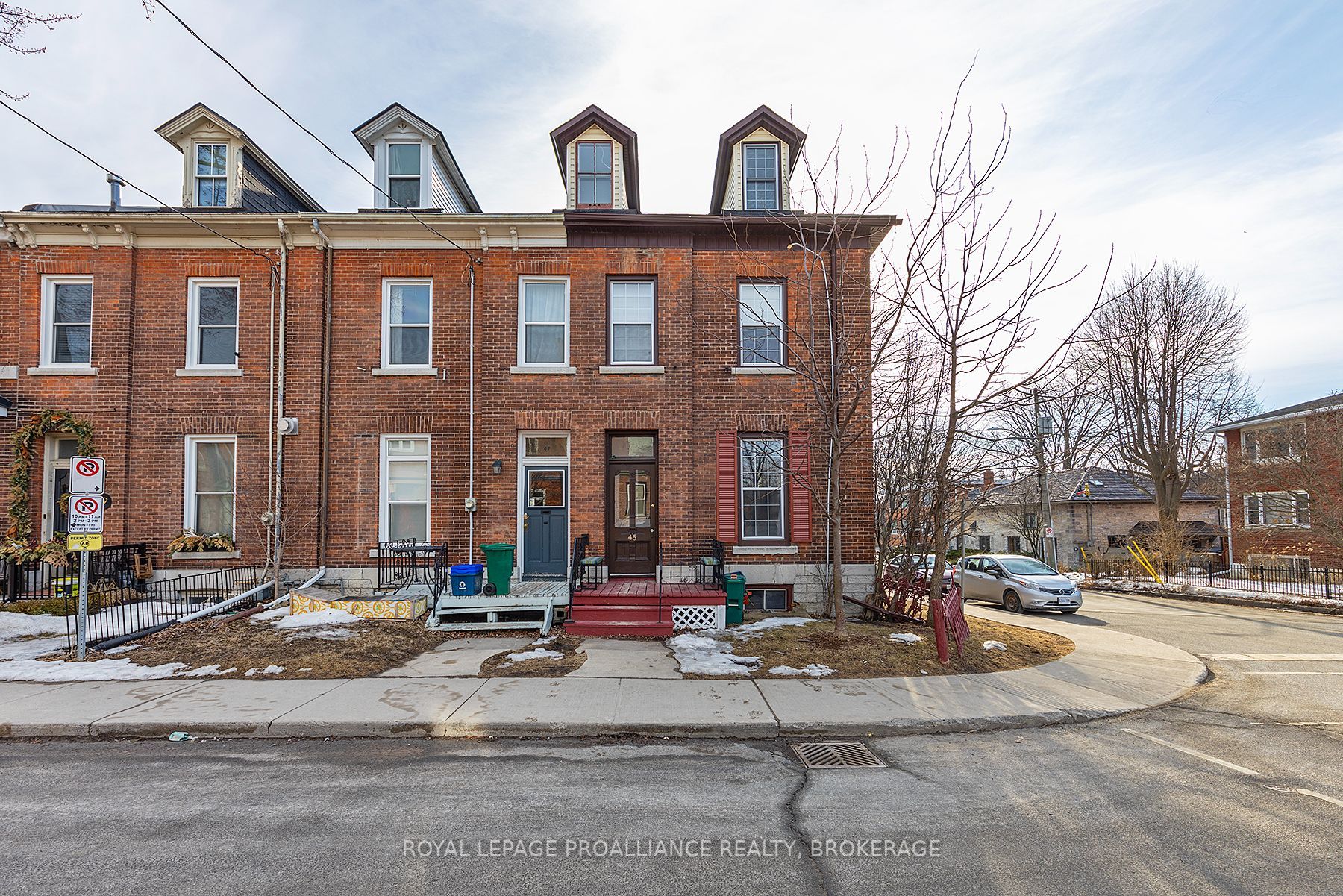 45 Clergy St E Property Photo 1