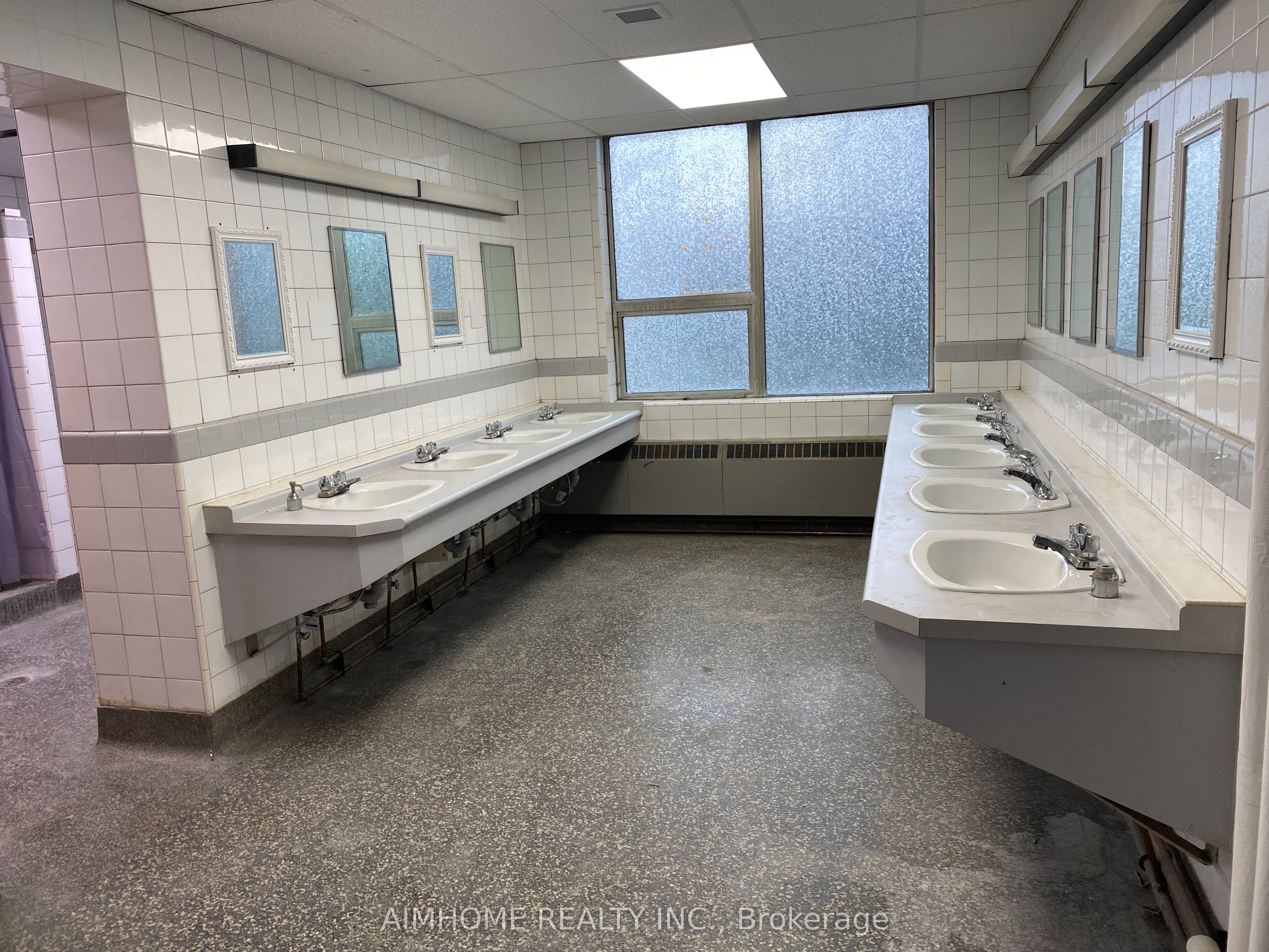 424 Quebec Avenue Property Photo 2