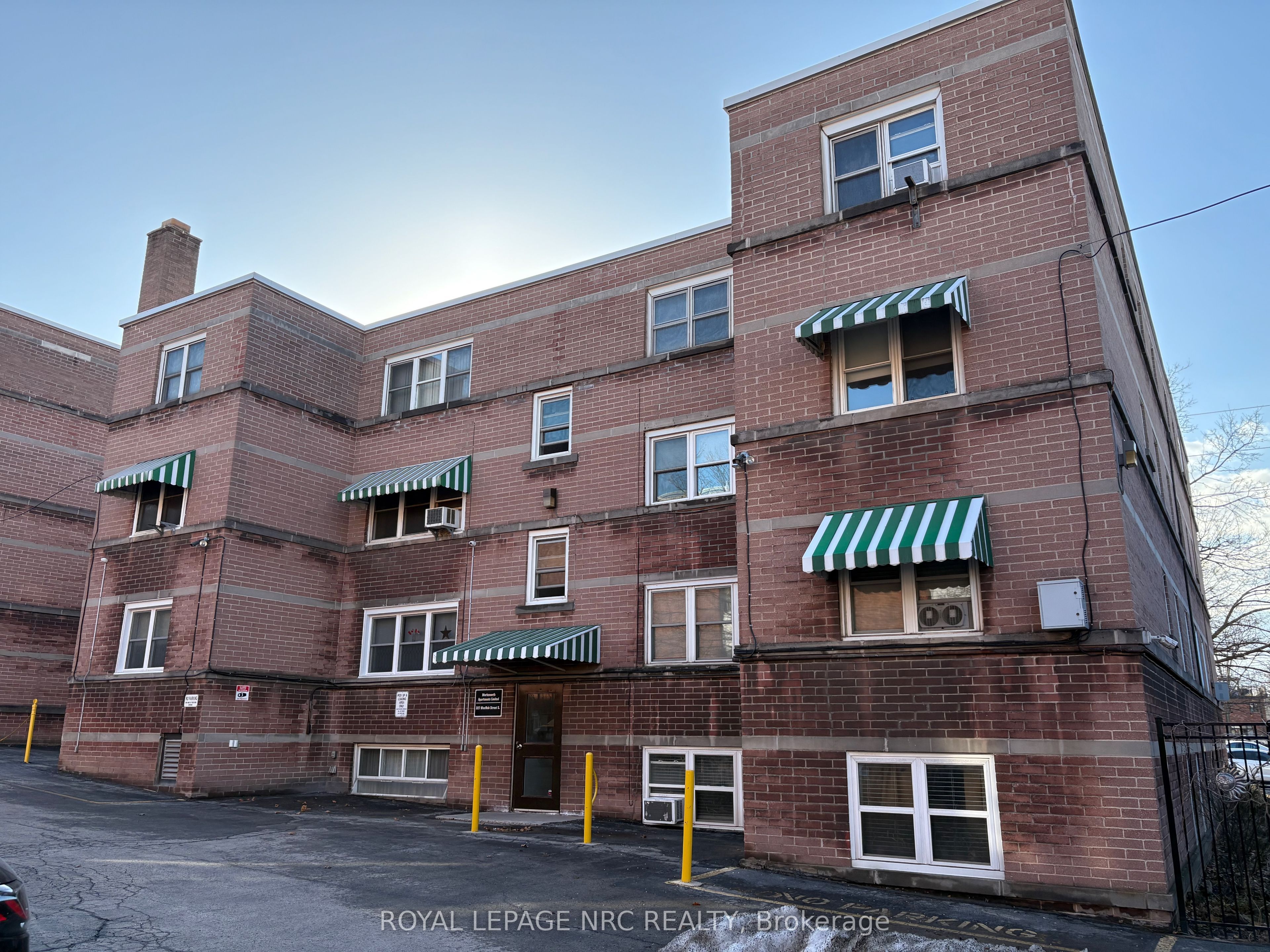 227 N Macnab Street S 2 Property Photo 4