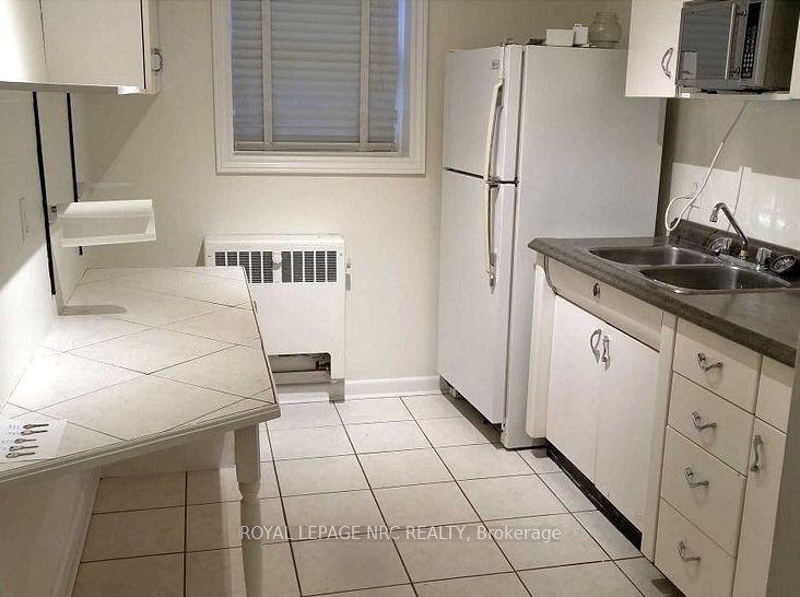 227 N Macnab Street S 2 Property Photo 8