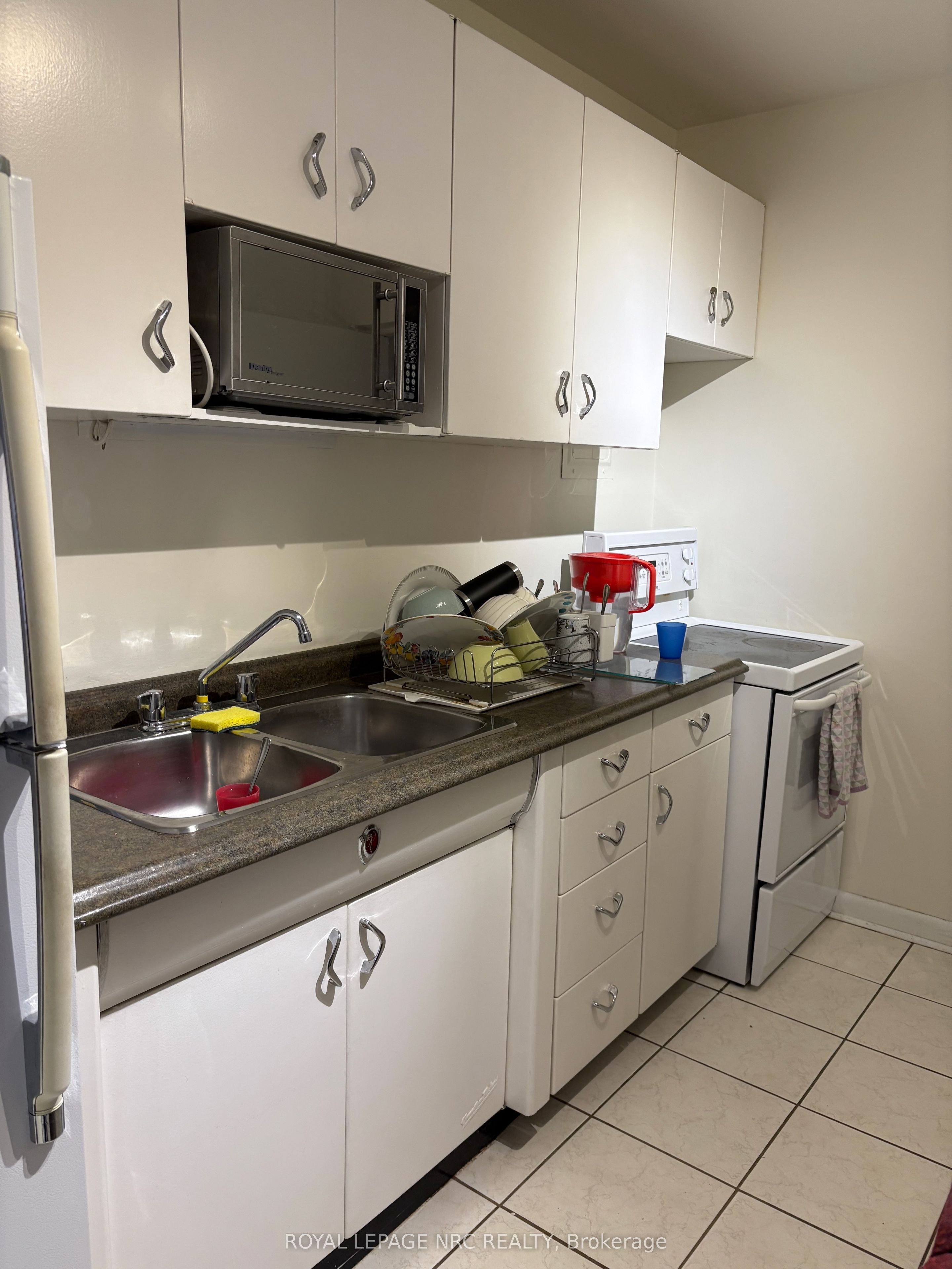 227 N Macnab Street S 2 Property Photo 9