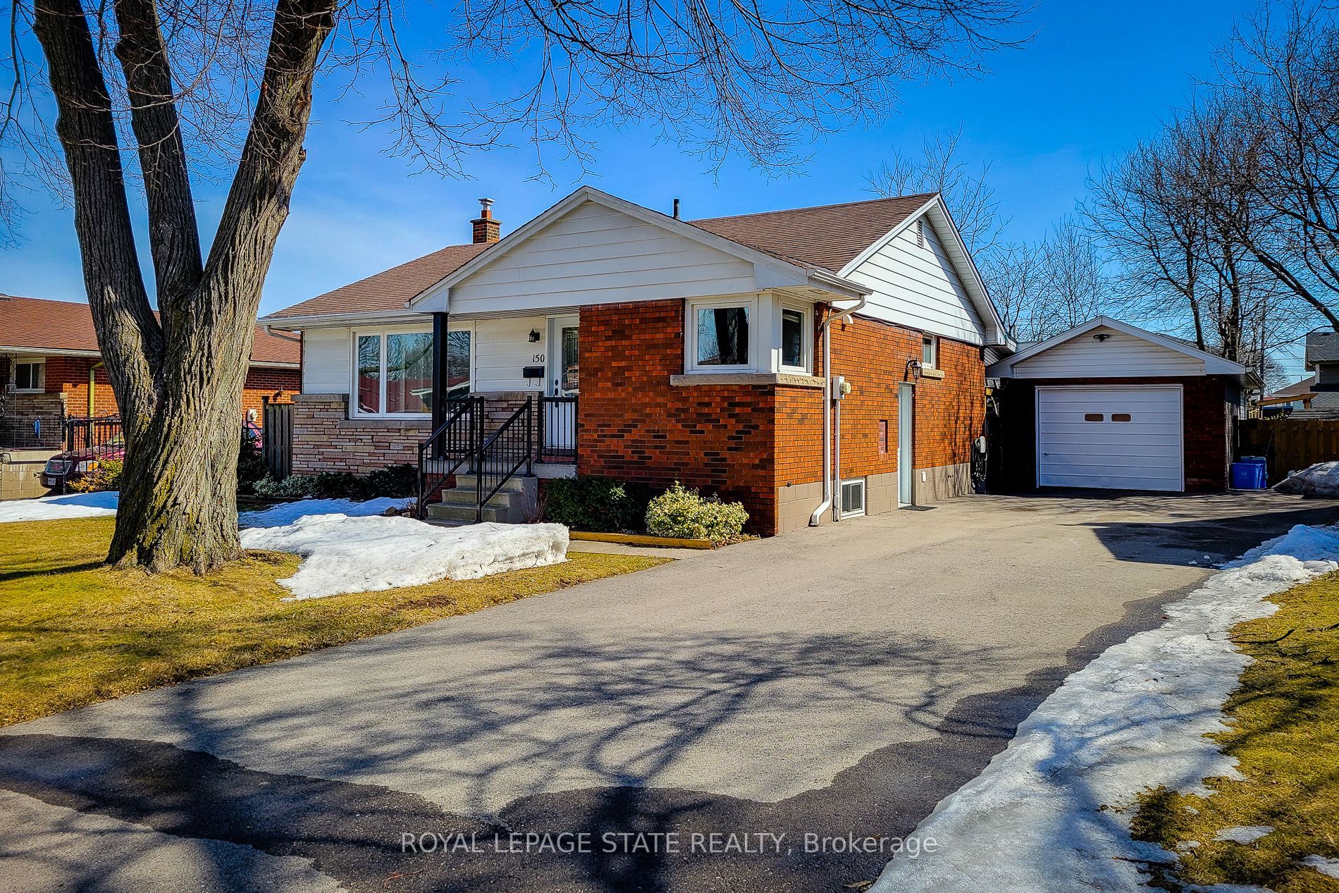150 Laurier Ave Property Photo 1
