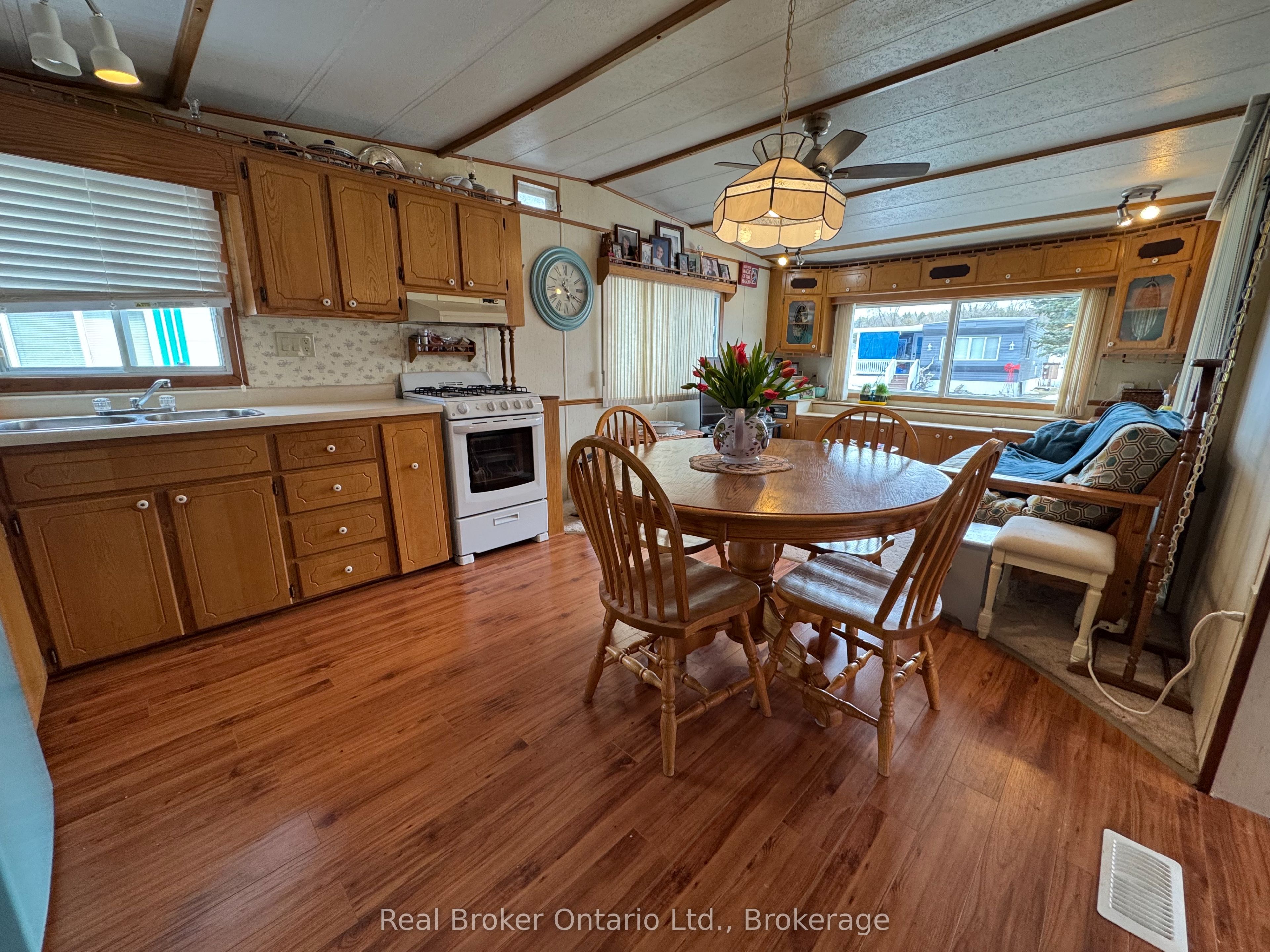 #194 - 580 Beaver Creek Road Property Photo 5