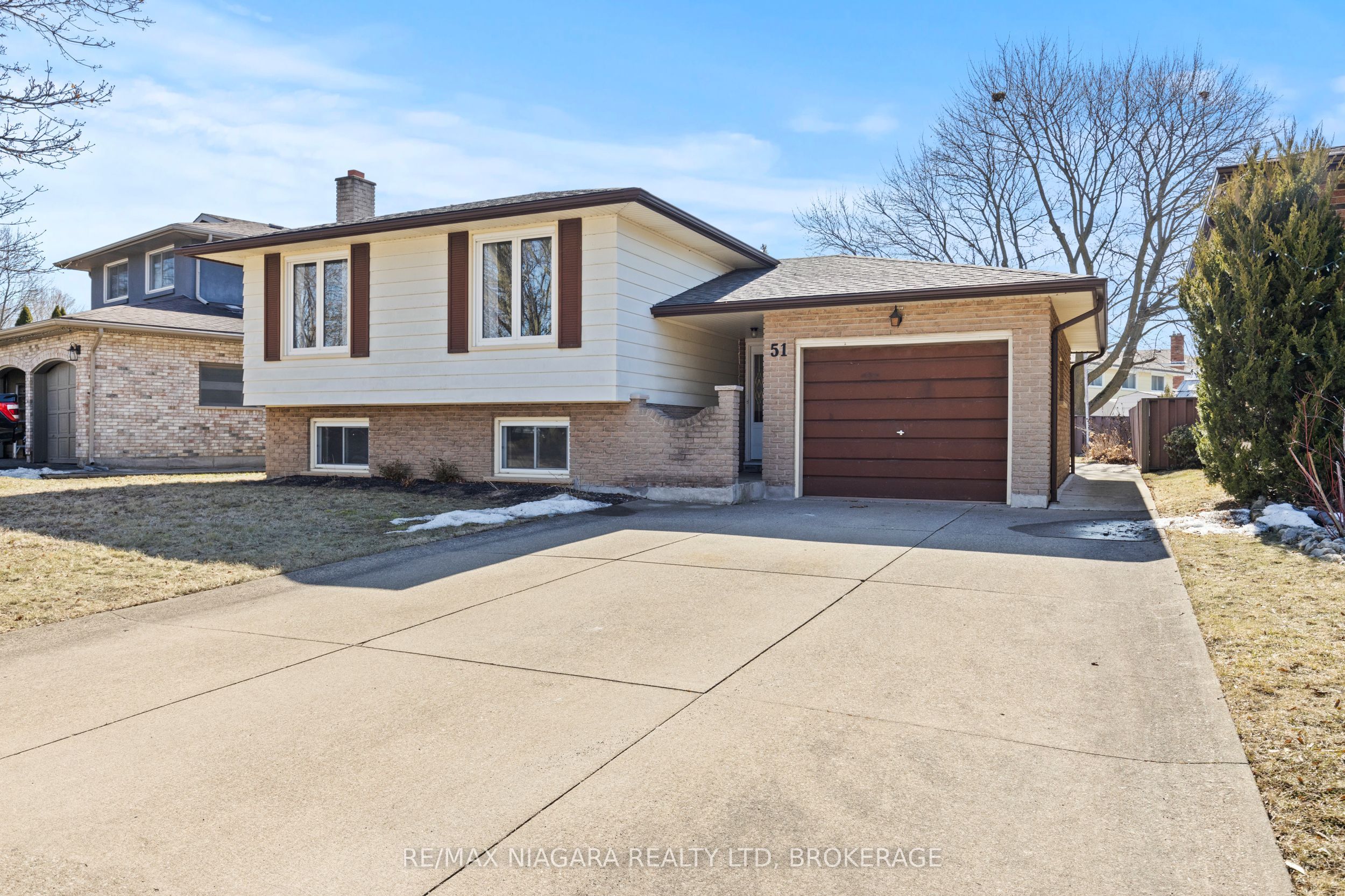 51 Royal Oak Drive Property Photo 1