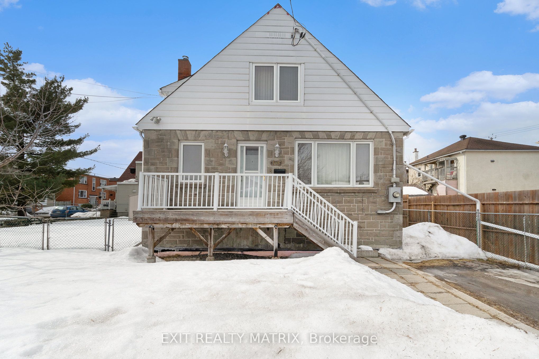 348 Lafontaine Ave Property Photo