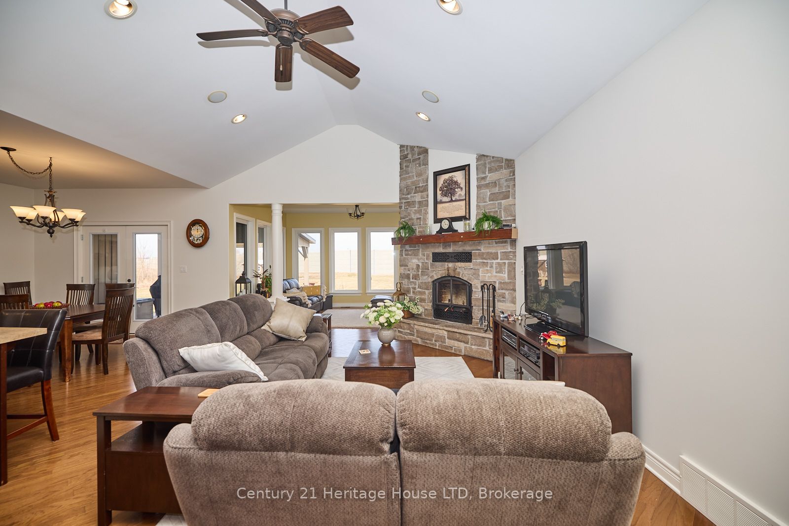 1040 Bertie Street Property Photo 7