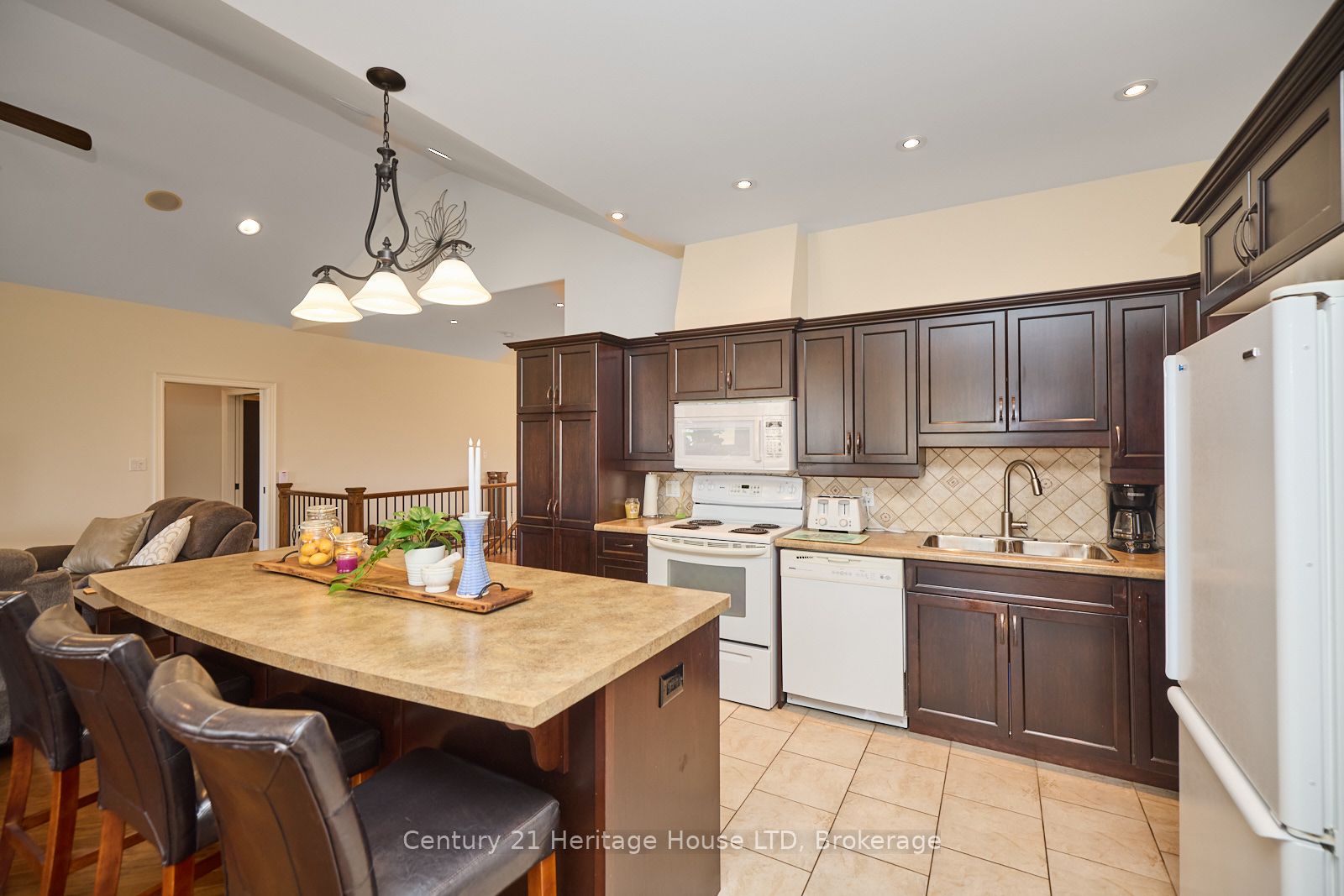 1040 Bertie Street Property Photo 12