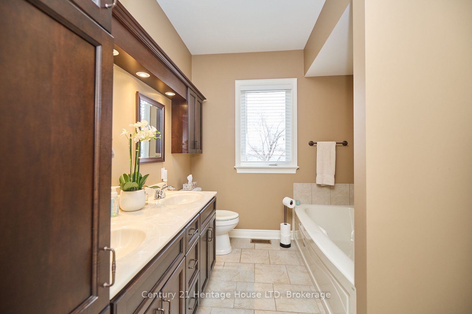 1040 Bertie Street Property Photo 29