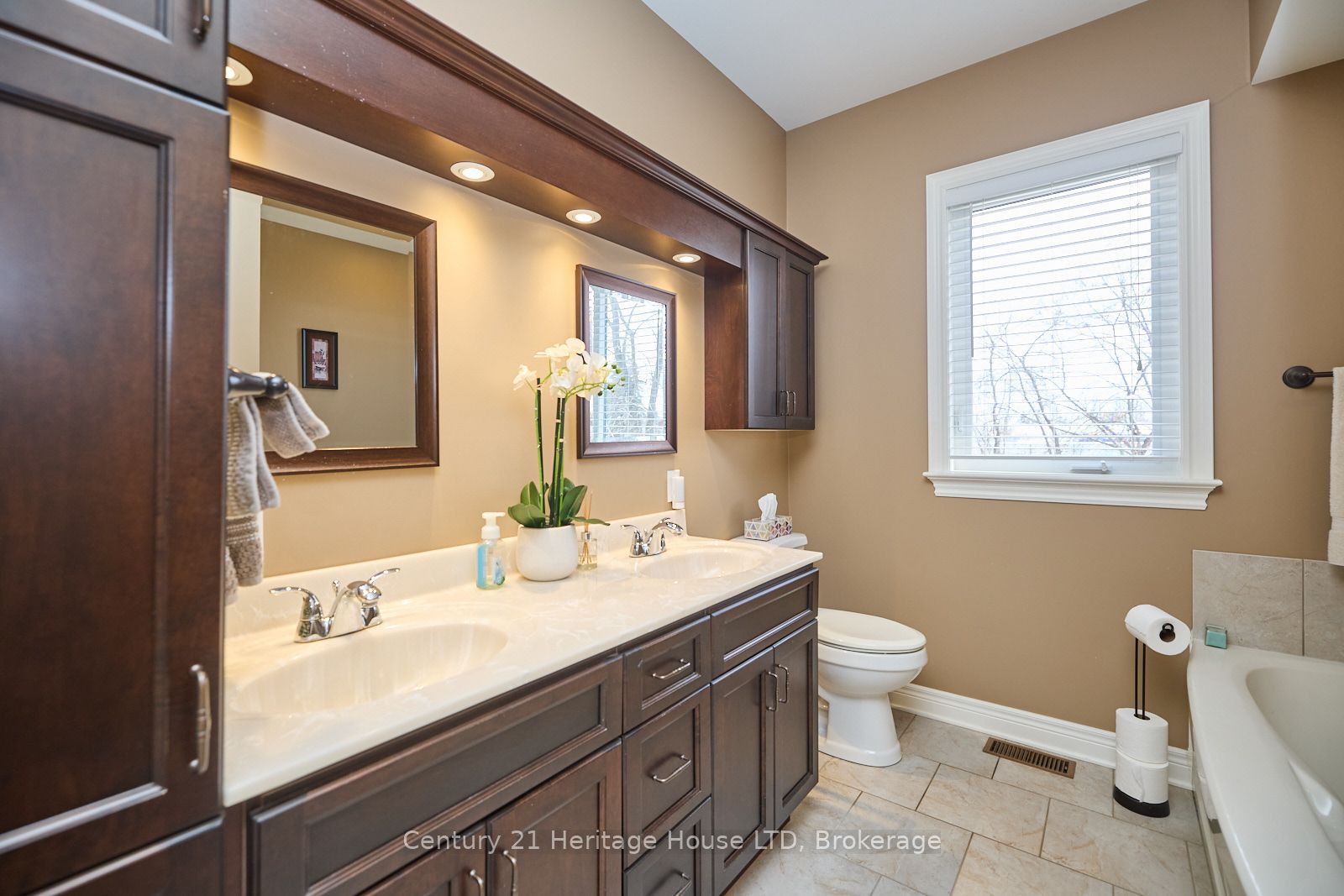 1040 Bertie Street Property Photo 30