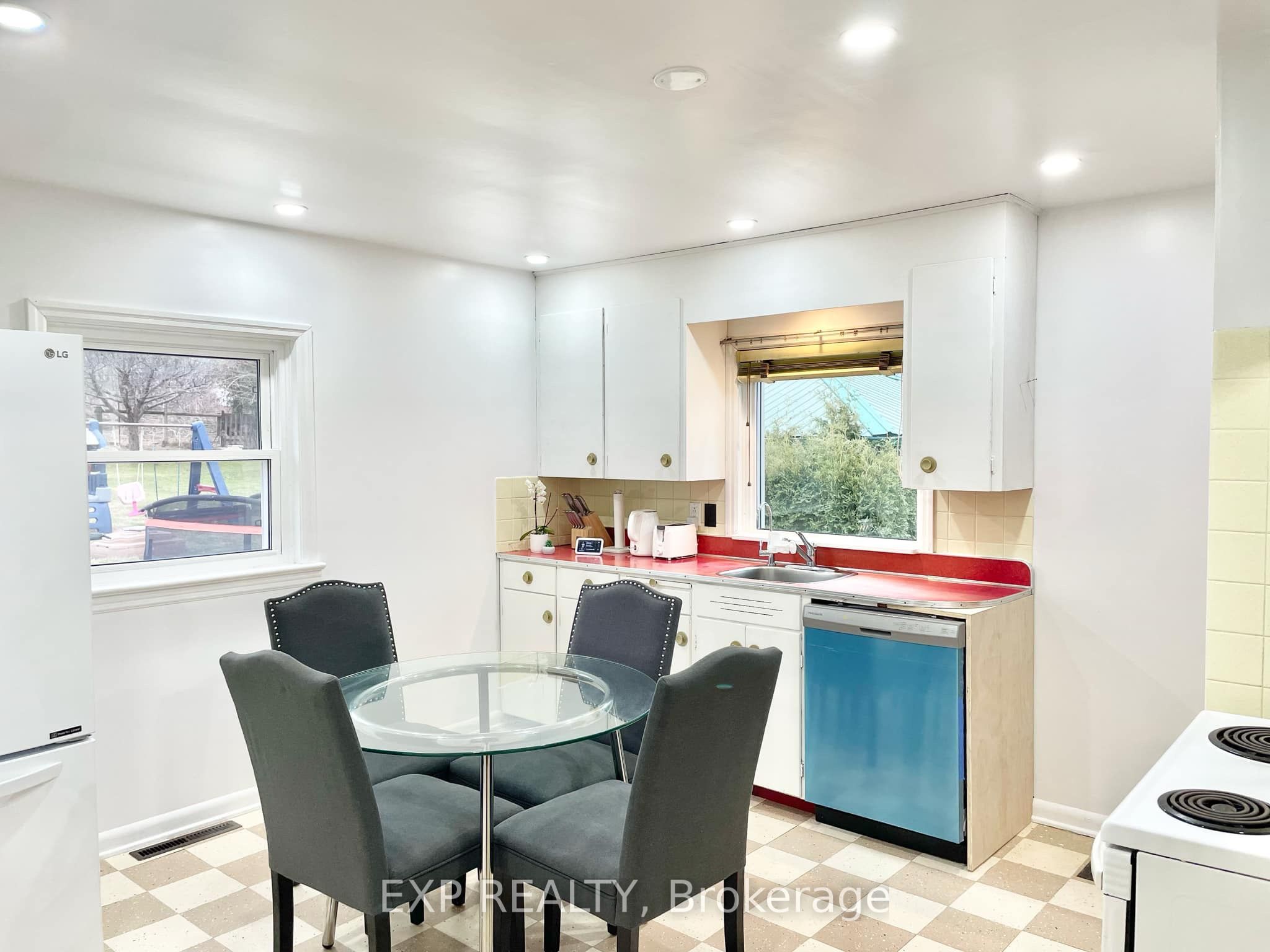 584050 Beachville Road Property Photo 8