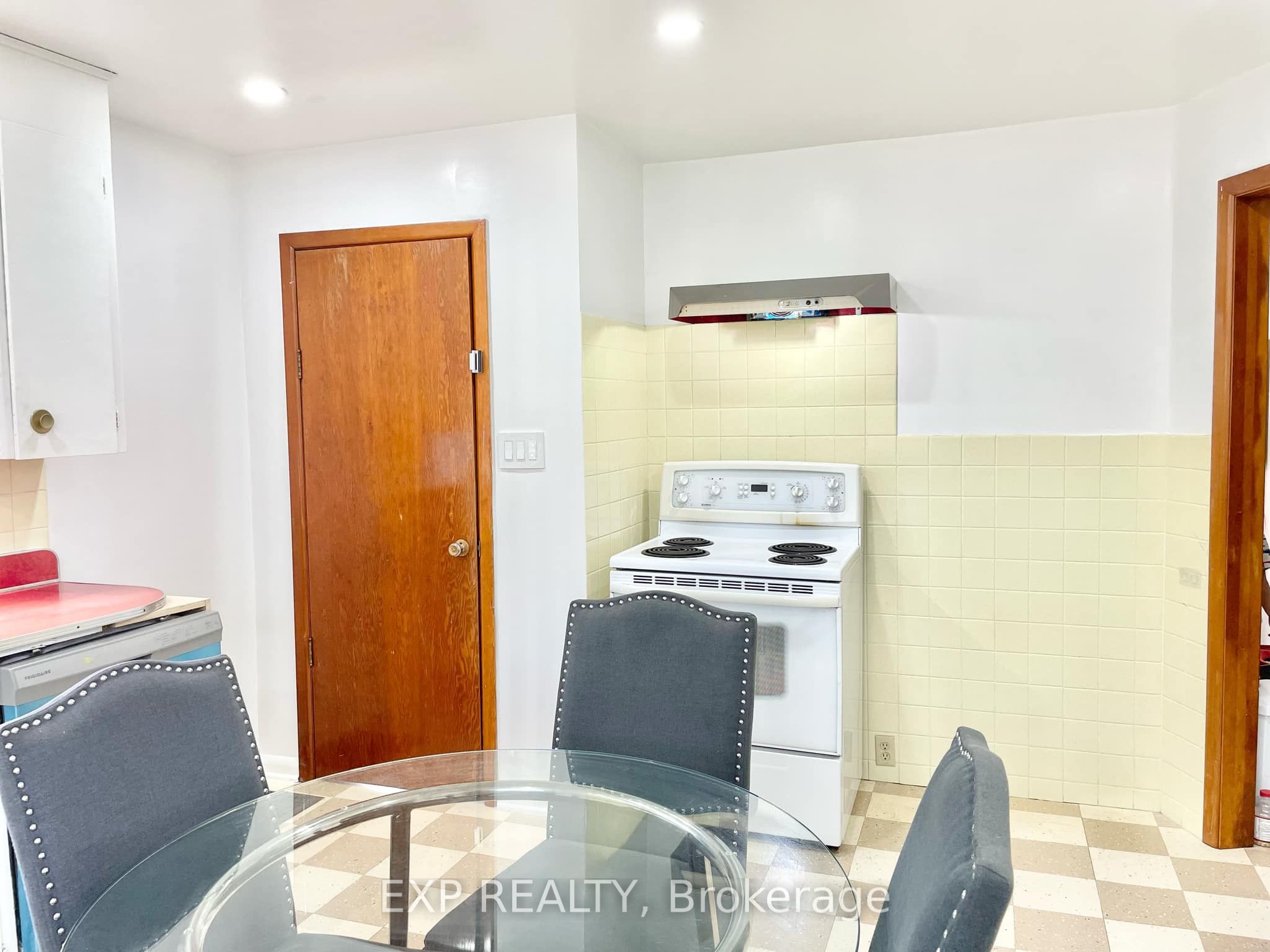 584050 Beachville Road Property Photo 9
