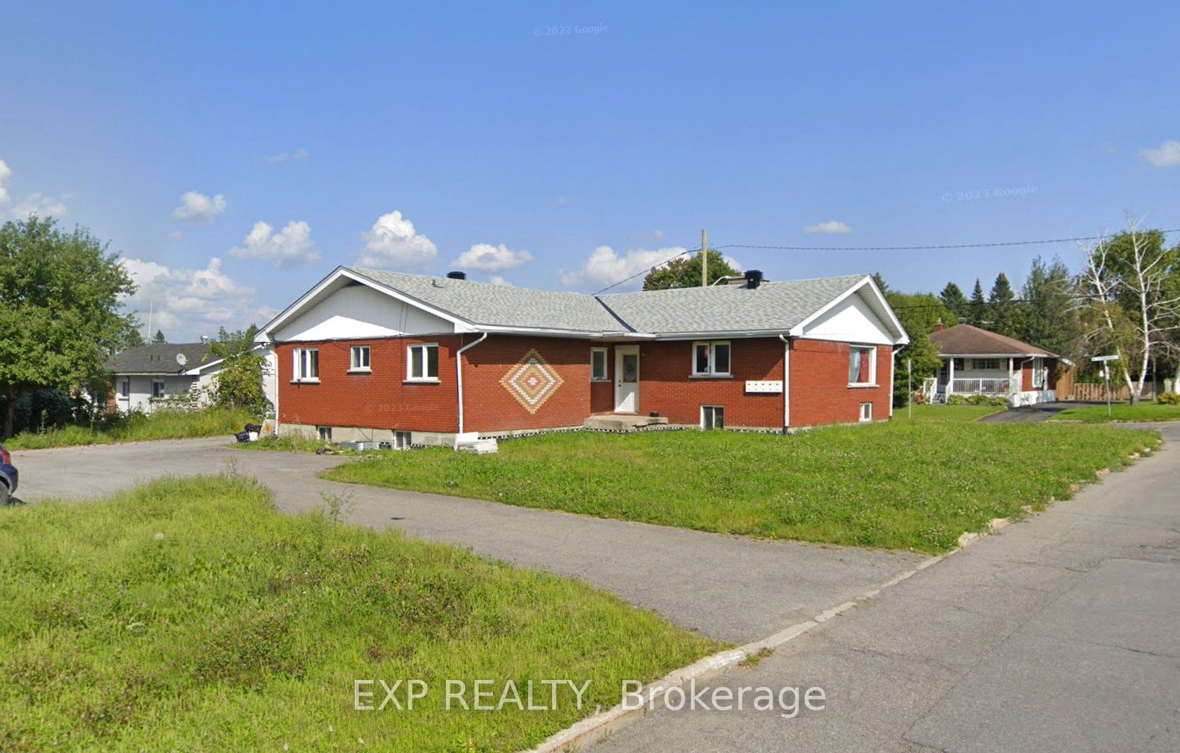540 Champlain St Property Photo
