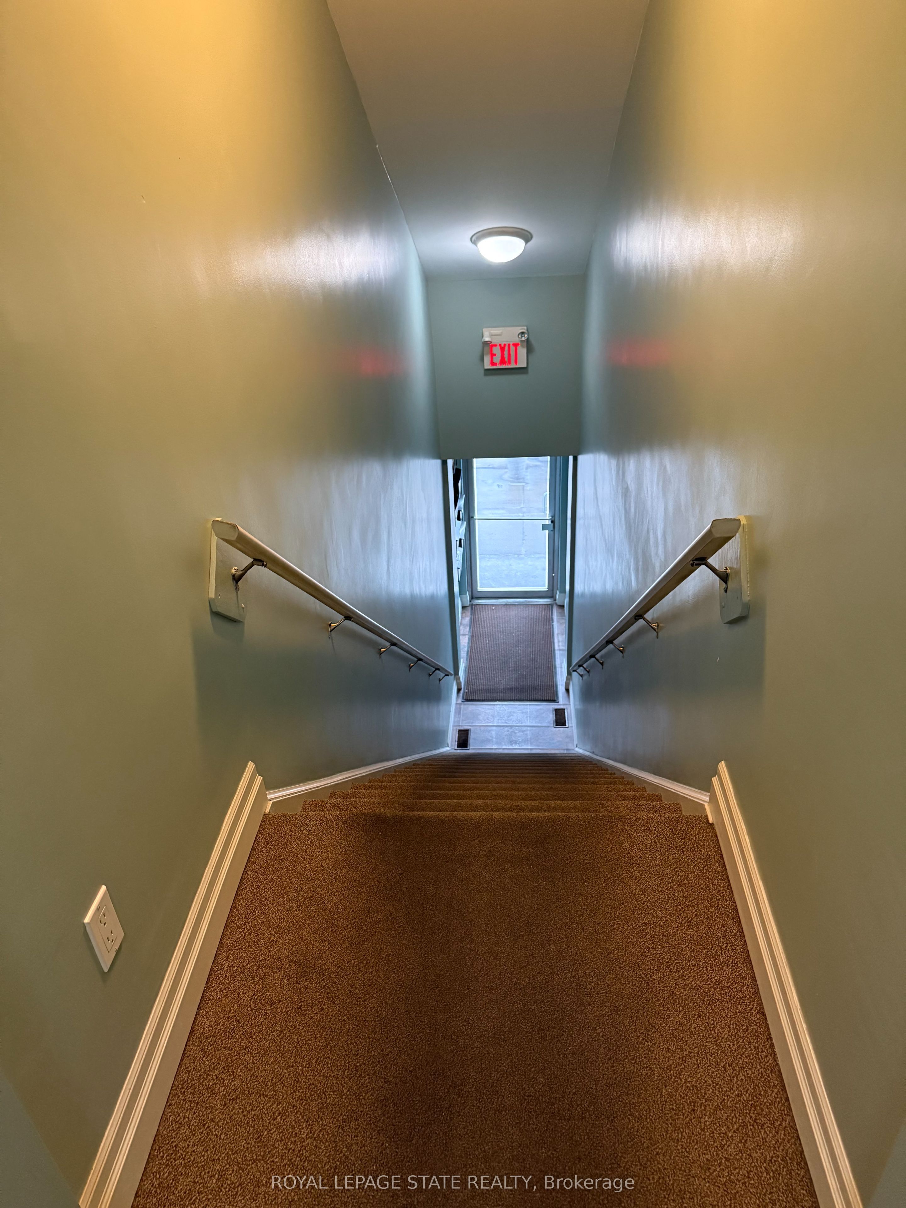 #201 - 1036 King Street Property Photo 4