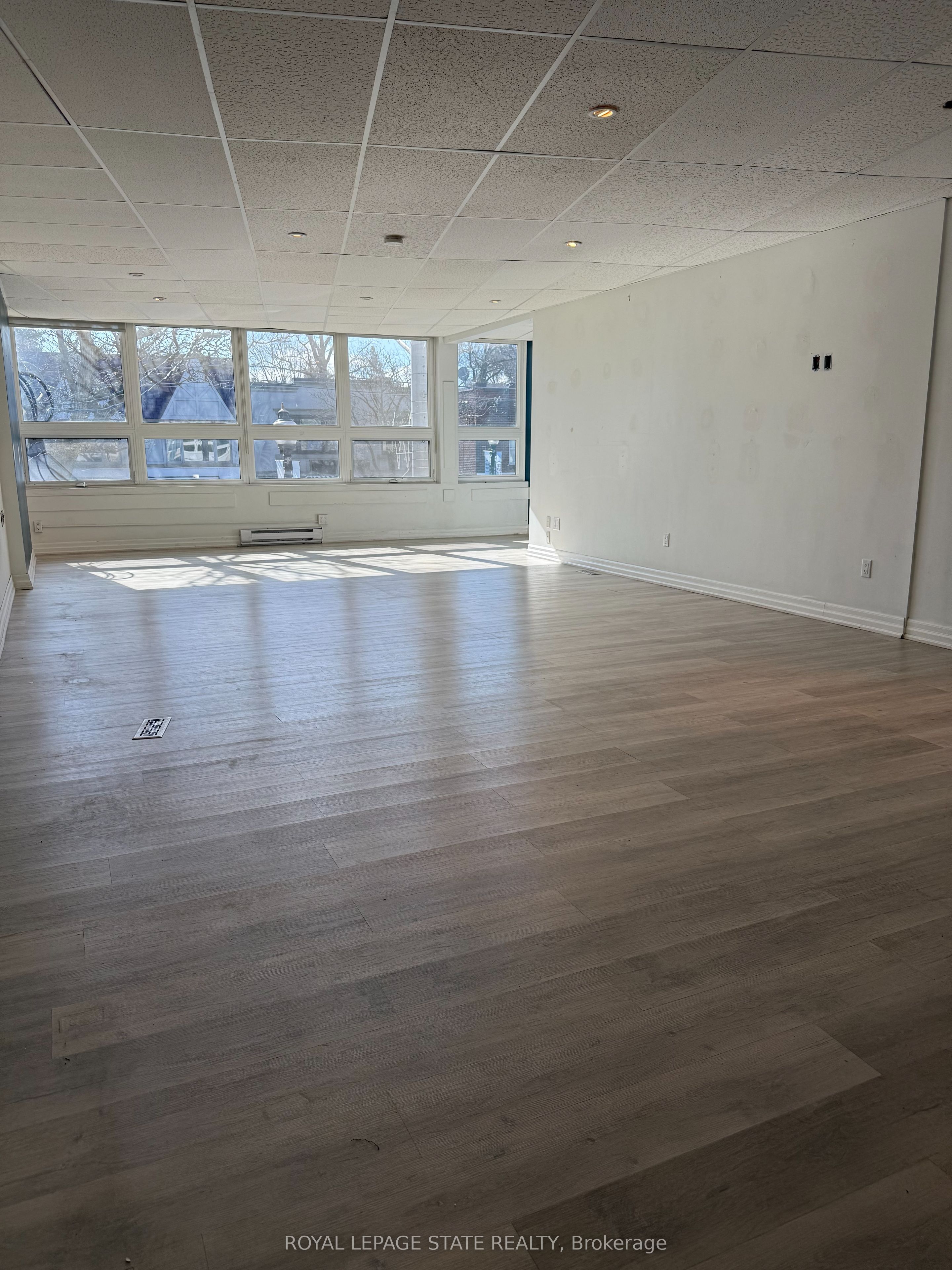 #201 - 1036 King Street Property Photo 7