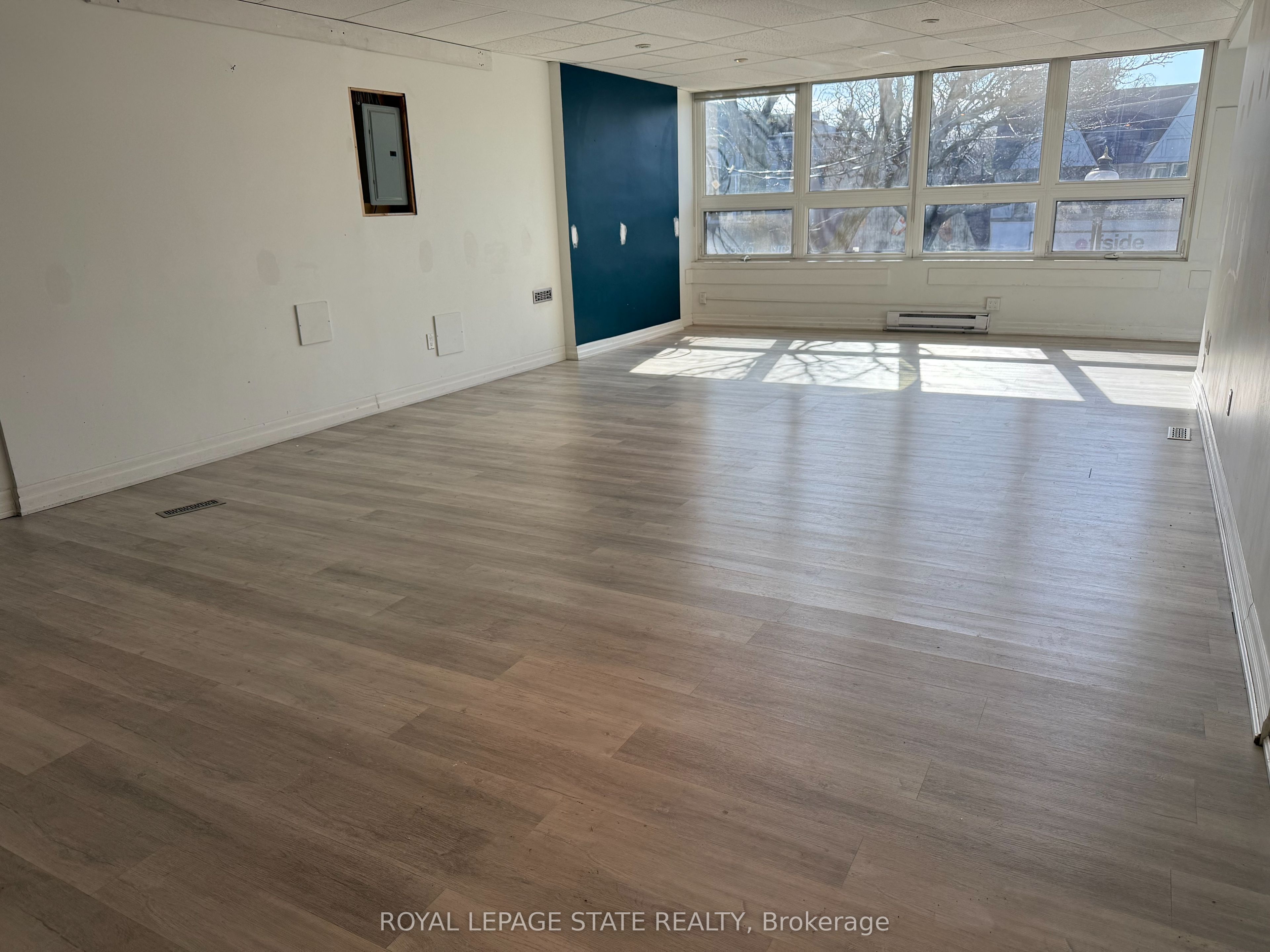 #201 - 1036 King Street Property Photo 10