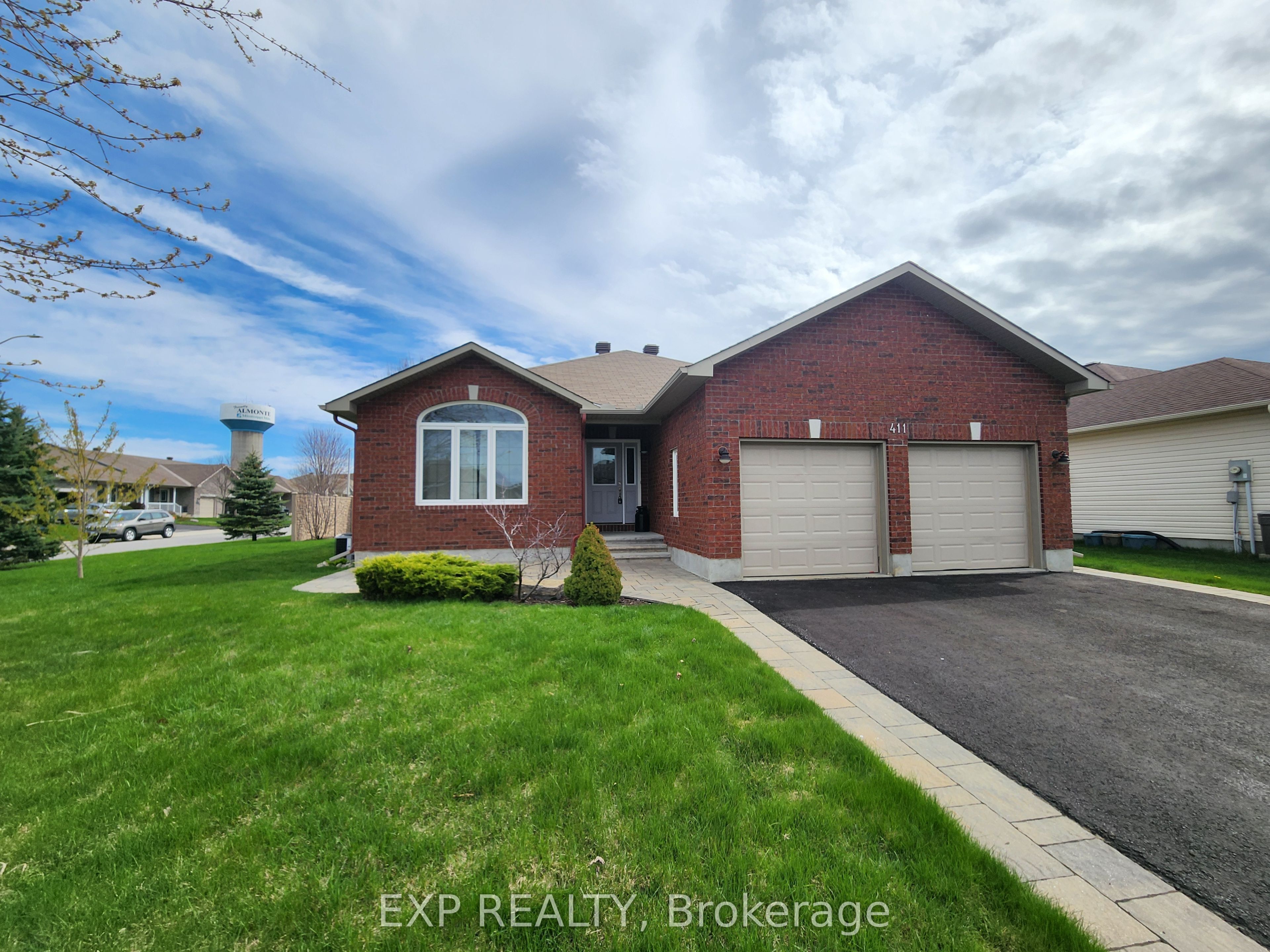 411 Van Dusen Street Property Photo