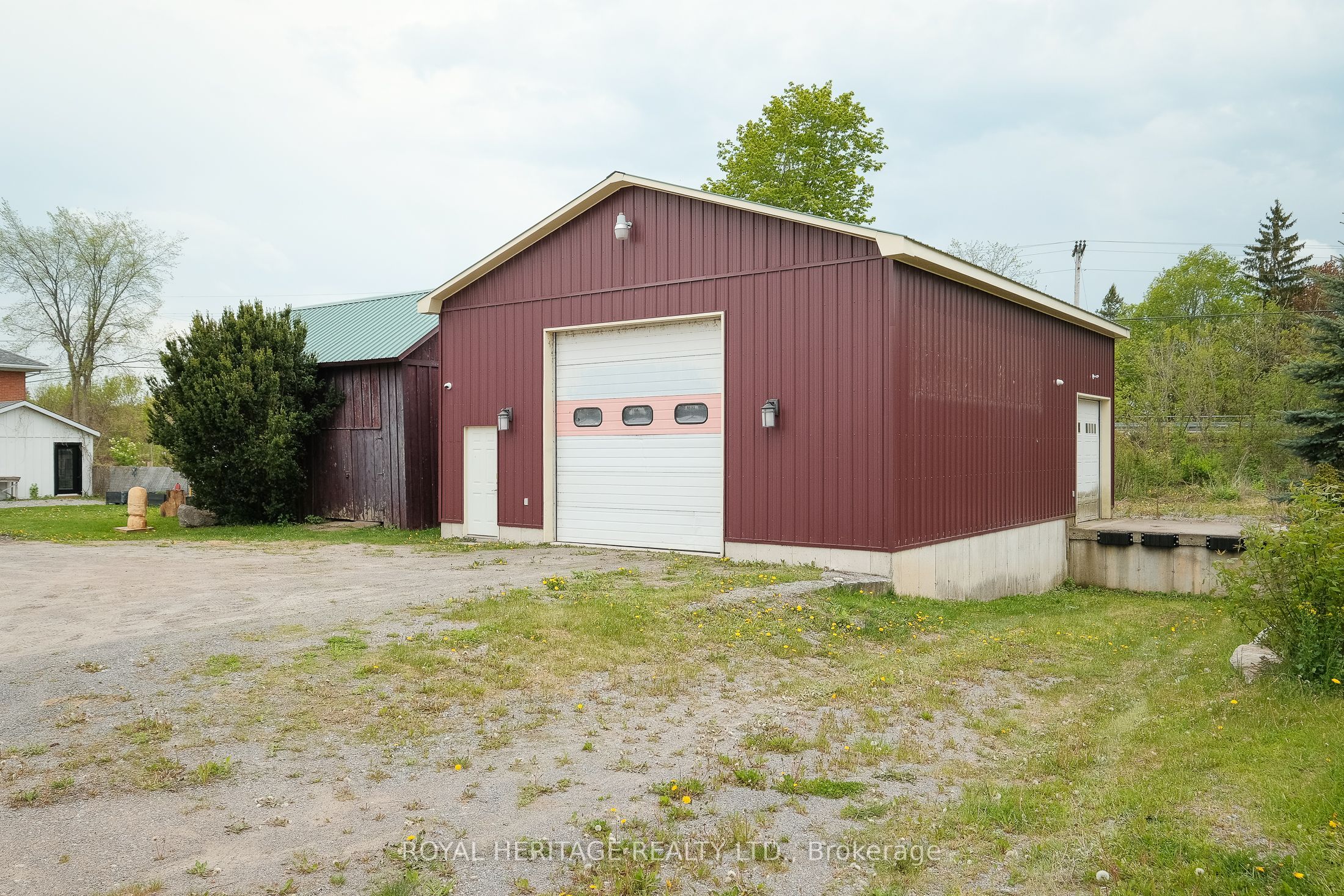 2102 Nathaway Drive Property Photo 2