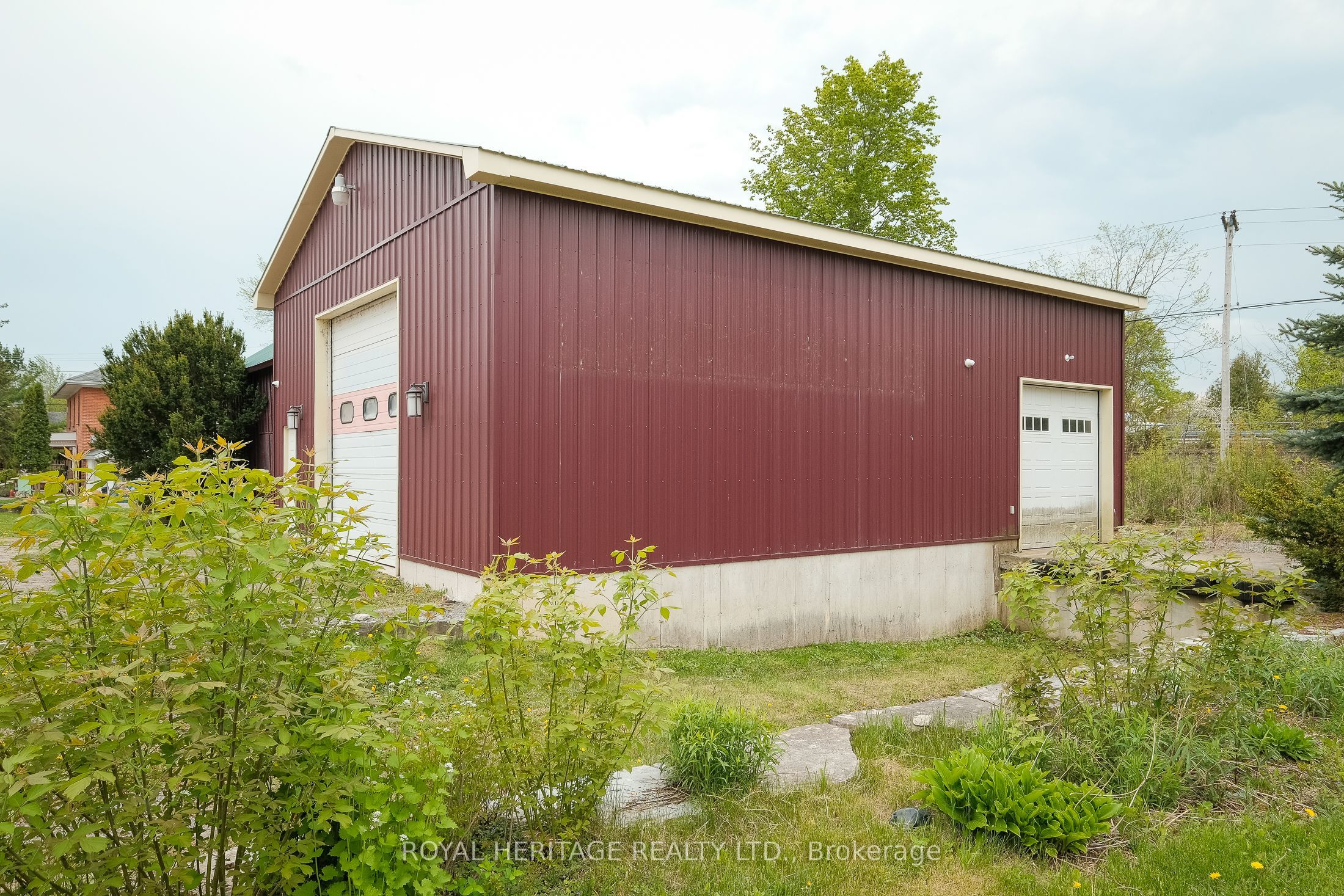 2102 Nathaway Drive Property Photo 3
